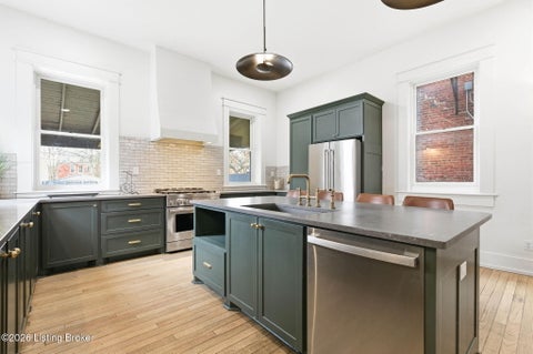 Tiny photo for 940 S 6th St, Louisville, KY 40203 (MLS # 1729709)
