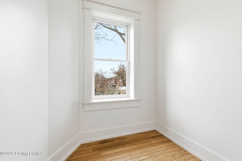 Tiny photo for 940 S 6th St, Louisville, KY 40203 (MLS # 1729709)