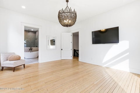 Tiny photo for 940 S 6th St, Louisville, KY 40203 (MLS # 1729709)