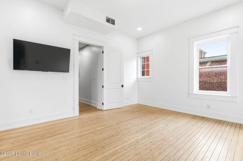Tiny photo for 940 S 6th St, Louisville, KY 40203 (MLS # 1729709)