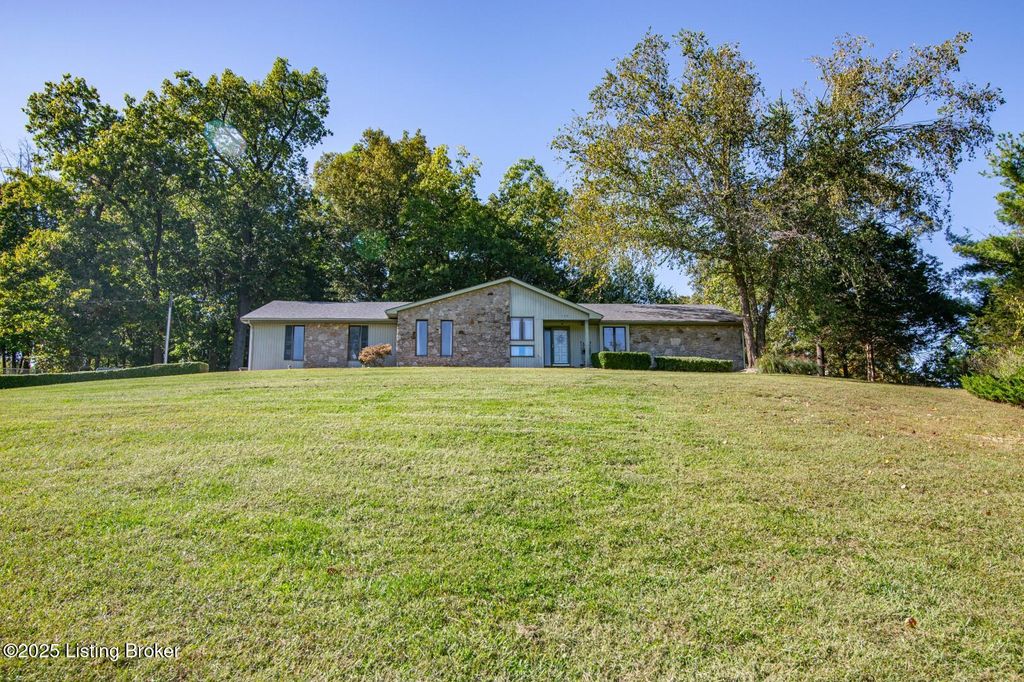 Photo of 102 Thicket Ct, Radcliff, KY 40160 (MLS # 1700684)