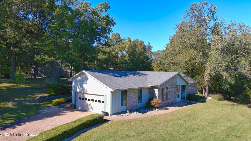 Photo of 102 Thicket Ct, Radcliff, KY 40160 (MLS # 1700684)
