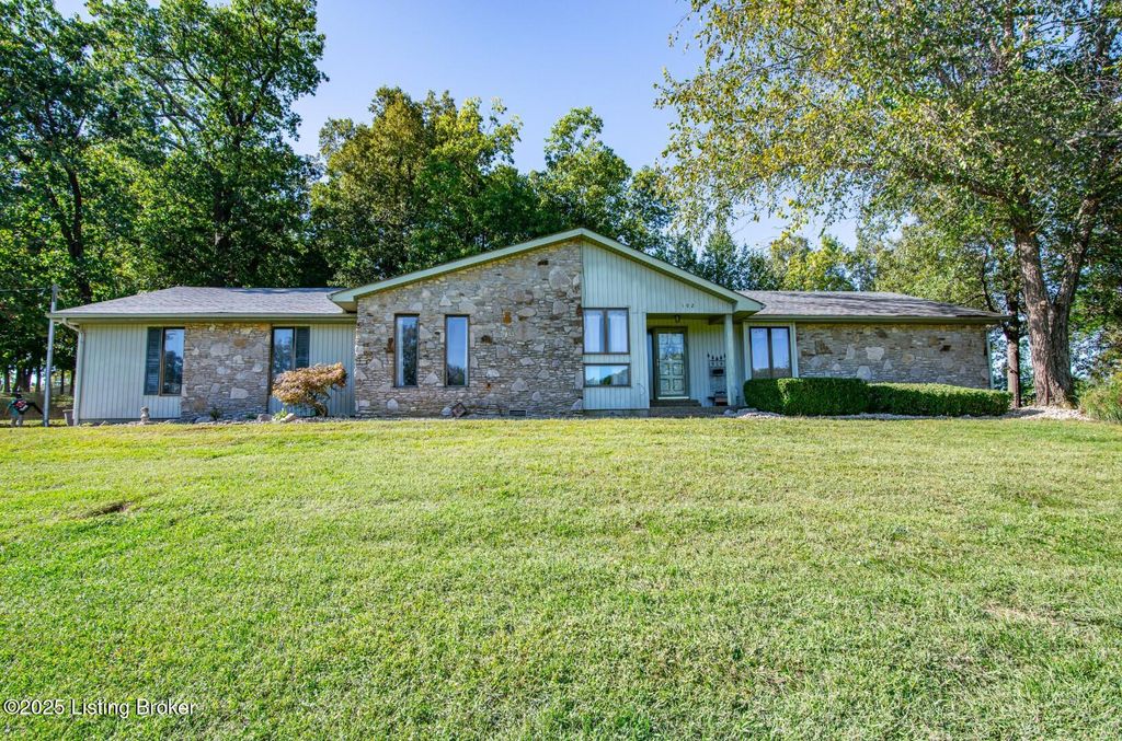 Photo of 102 Thicket Ct, Radcliff, KY 40160 (MLS # 1700684)