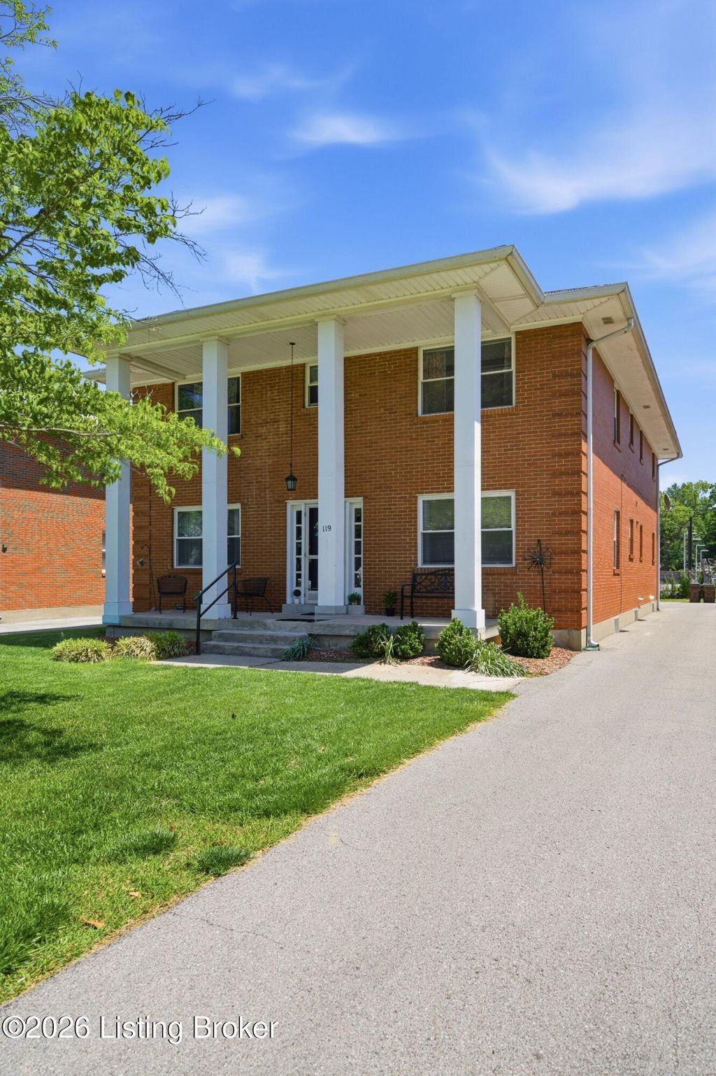Photo of 119 McArthur Dr #3, Louisville, KY 40207 (MLS # 1716940)