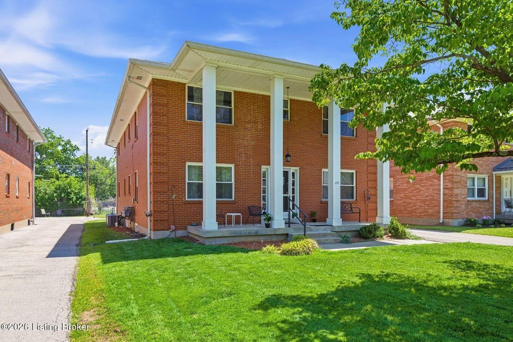 Photo of 119 McArthur Dr #3, Louisville, KY 40207 (MLS # 1716940)