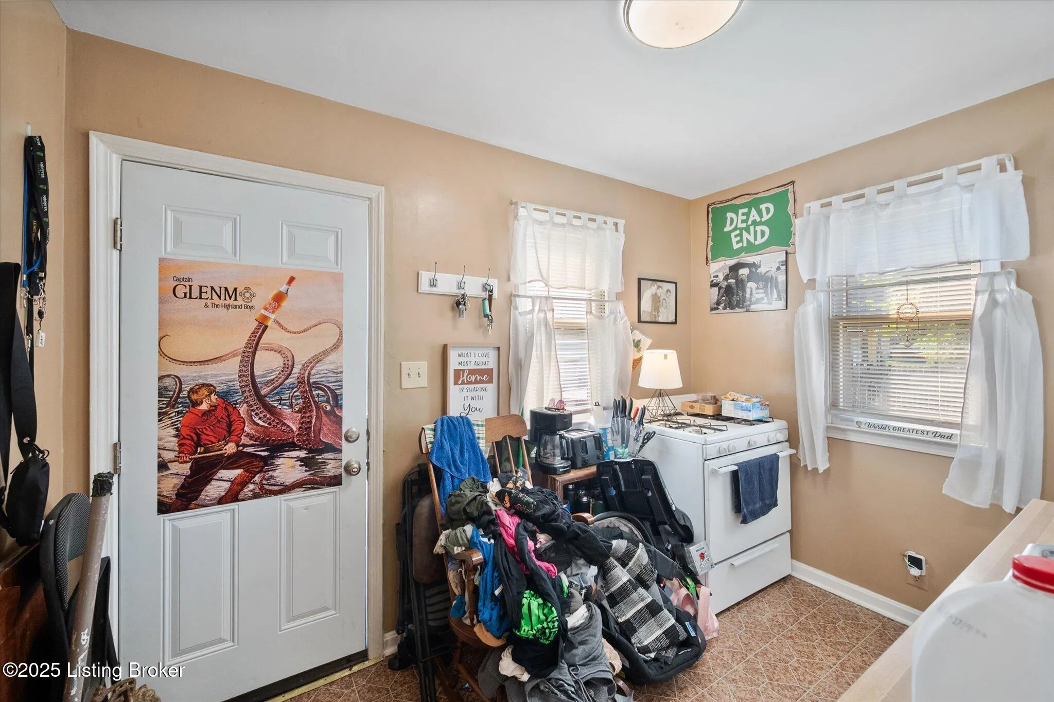 Louisville, Kentucky 40214, United States, 8 Bedrooms Bedrooms, ,5 BathroomsBathrooms,Residential,Active,217502