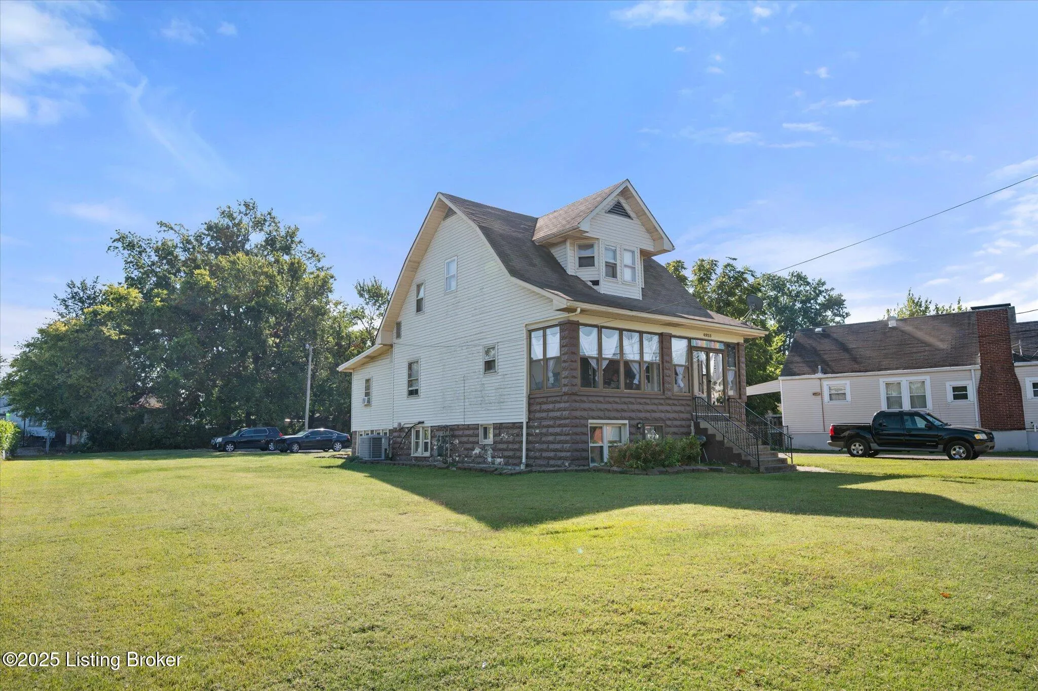 Louisville, Kentucky 40214, United States, 8 Bedrooms Bedrooms, ,5 BathroomsBathrooms,Residential,Active,217502