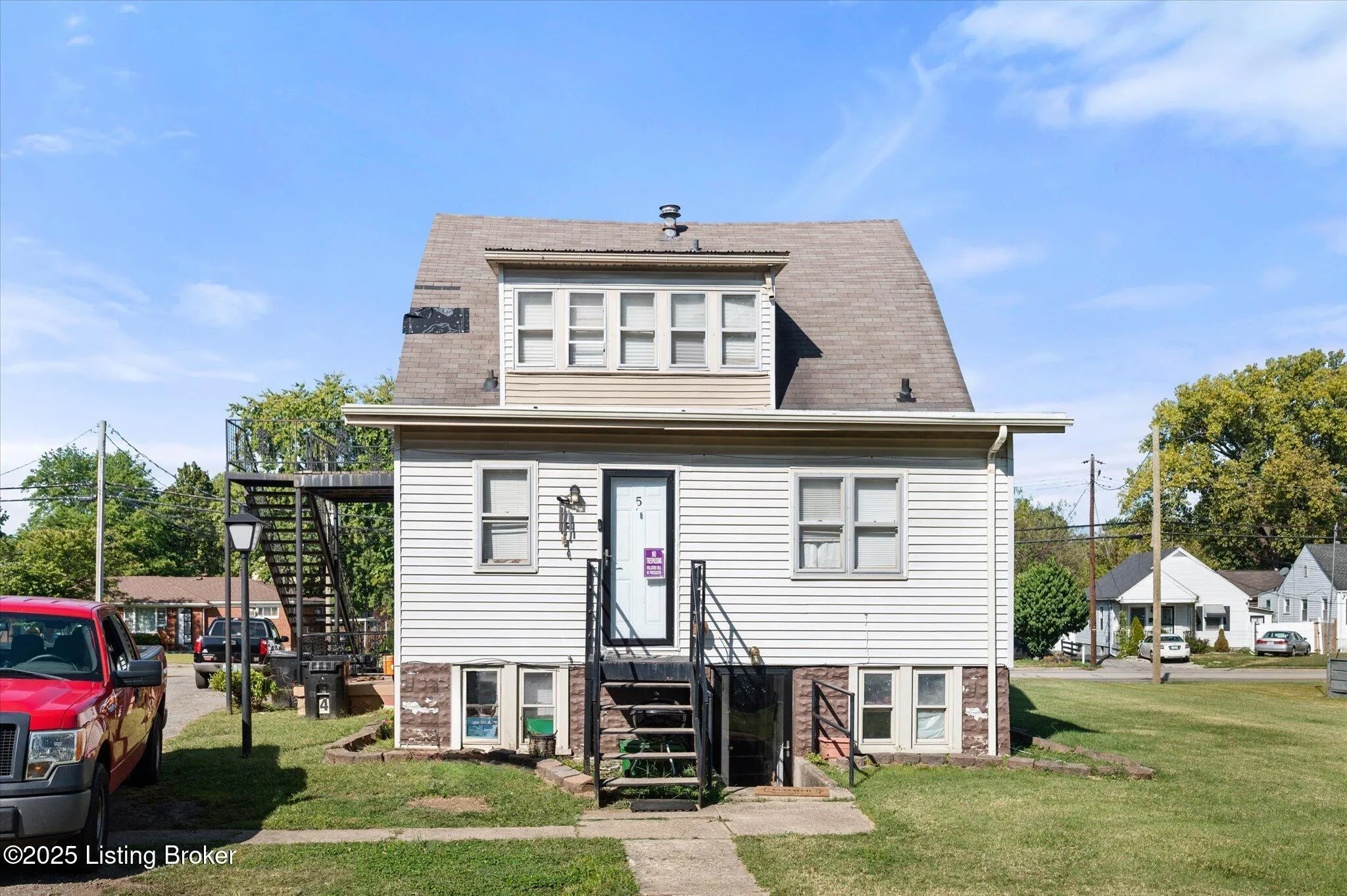 Louisville, Kentucky 40214, United States, 8 Bedrooms Bedrooms, ,5 BathroomsBathrooms,Residential,Active,217502