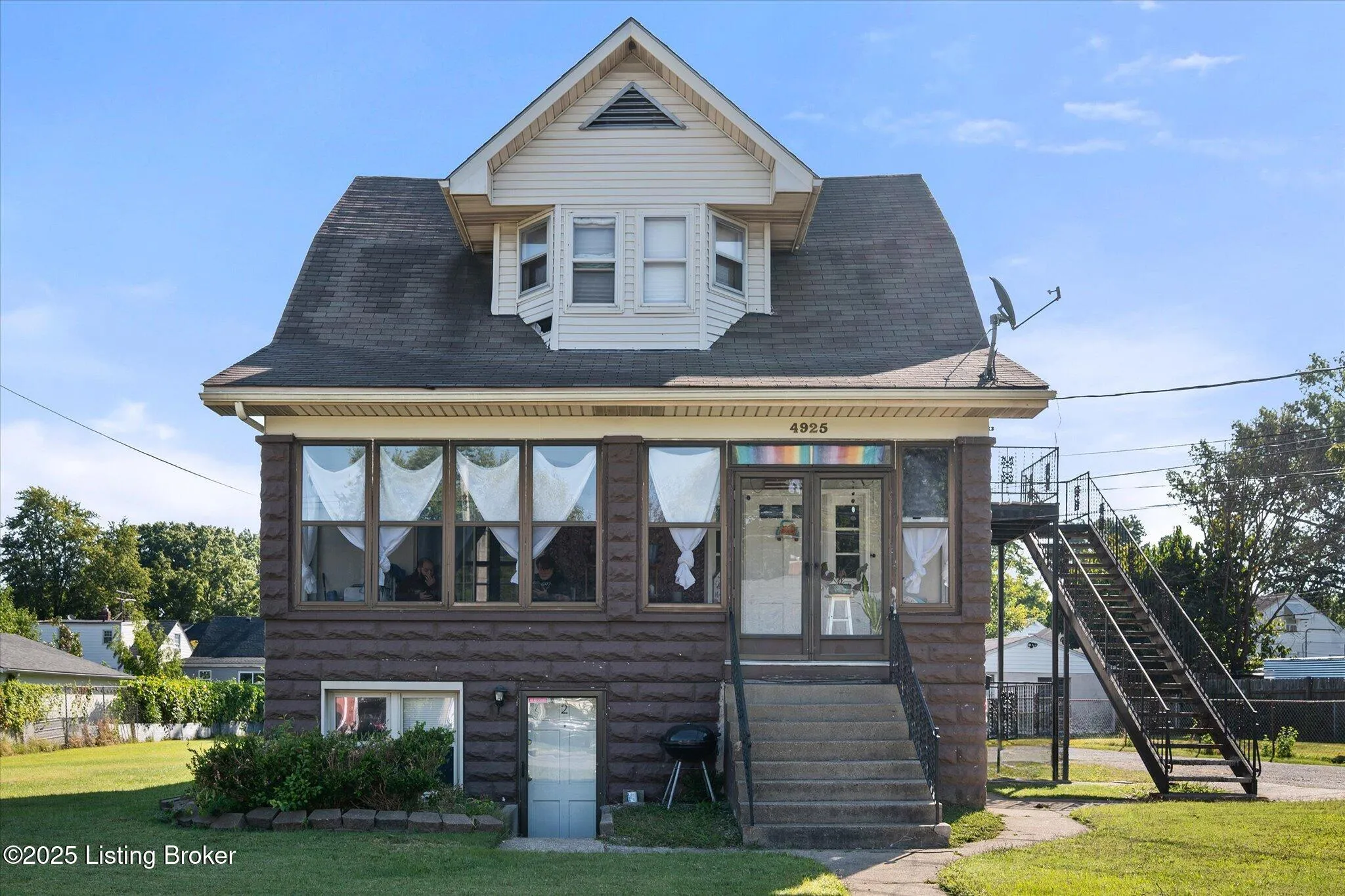 Louisville, Kentucky 40214, United States, 8 Bedrooms Bedrooms, ,5 BathroomsBathrooms,Residential,Active,217502