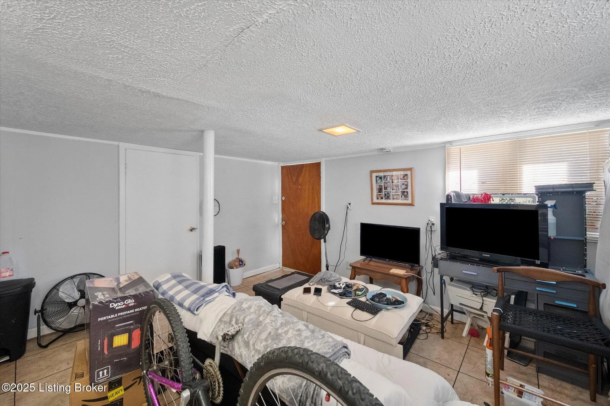 Louisville, Kentucky 40214, United States, 8 Bedrooms Bedrooms, ,5 BathroomsBathrooms,Residential,Active,217502