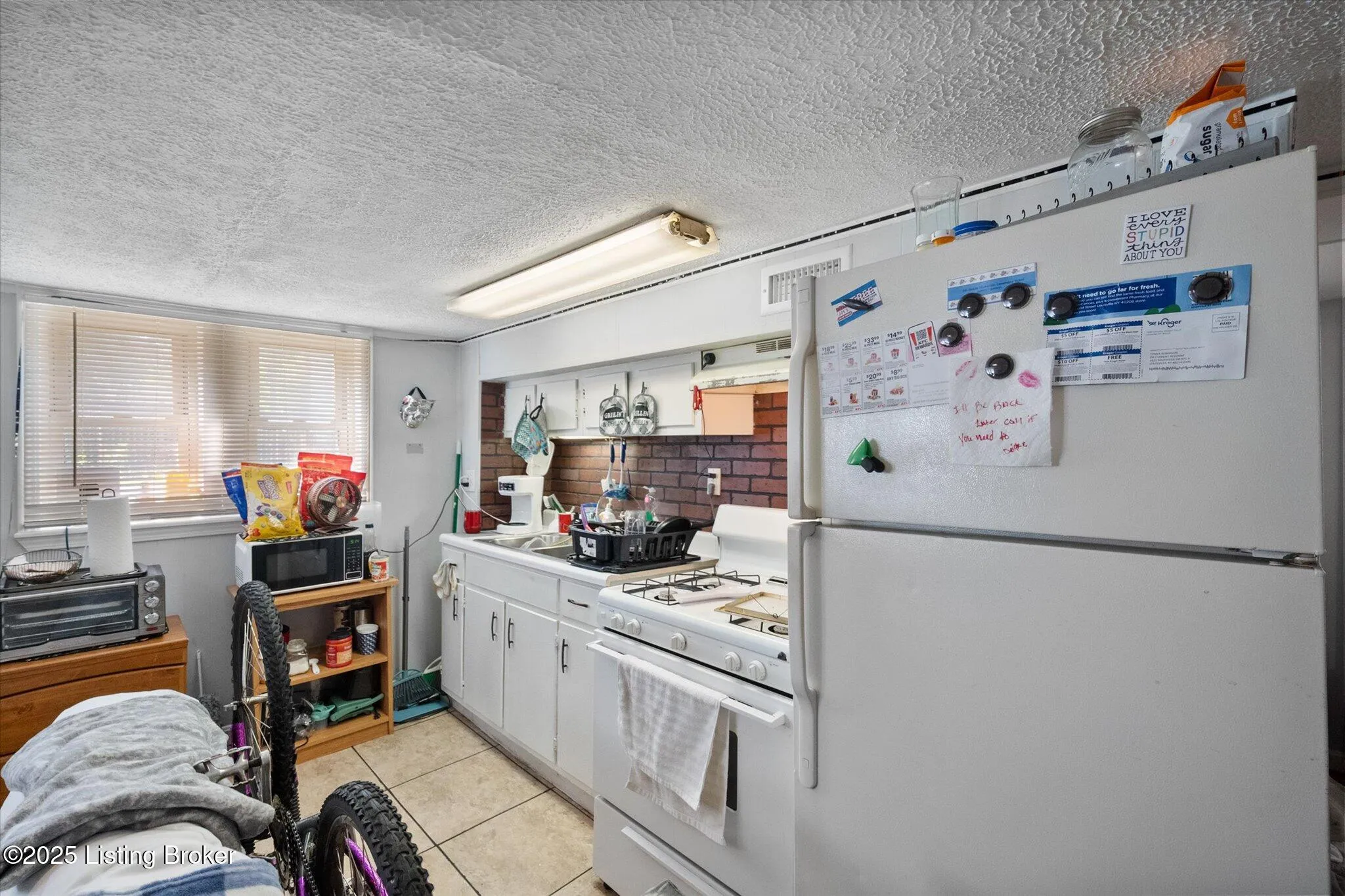 Louisville, Kentucky 40214, United States, 8 Bedrooms Bedrooms, ,5 BathroomsBathrooms,Residential,Active,217502