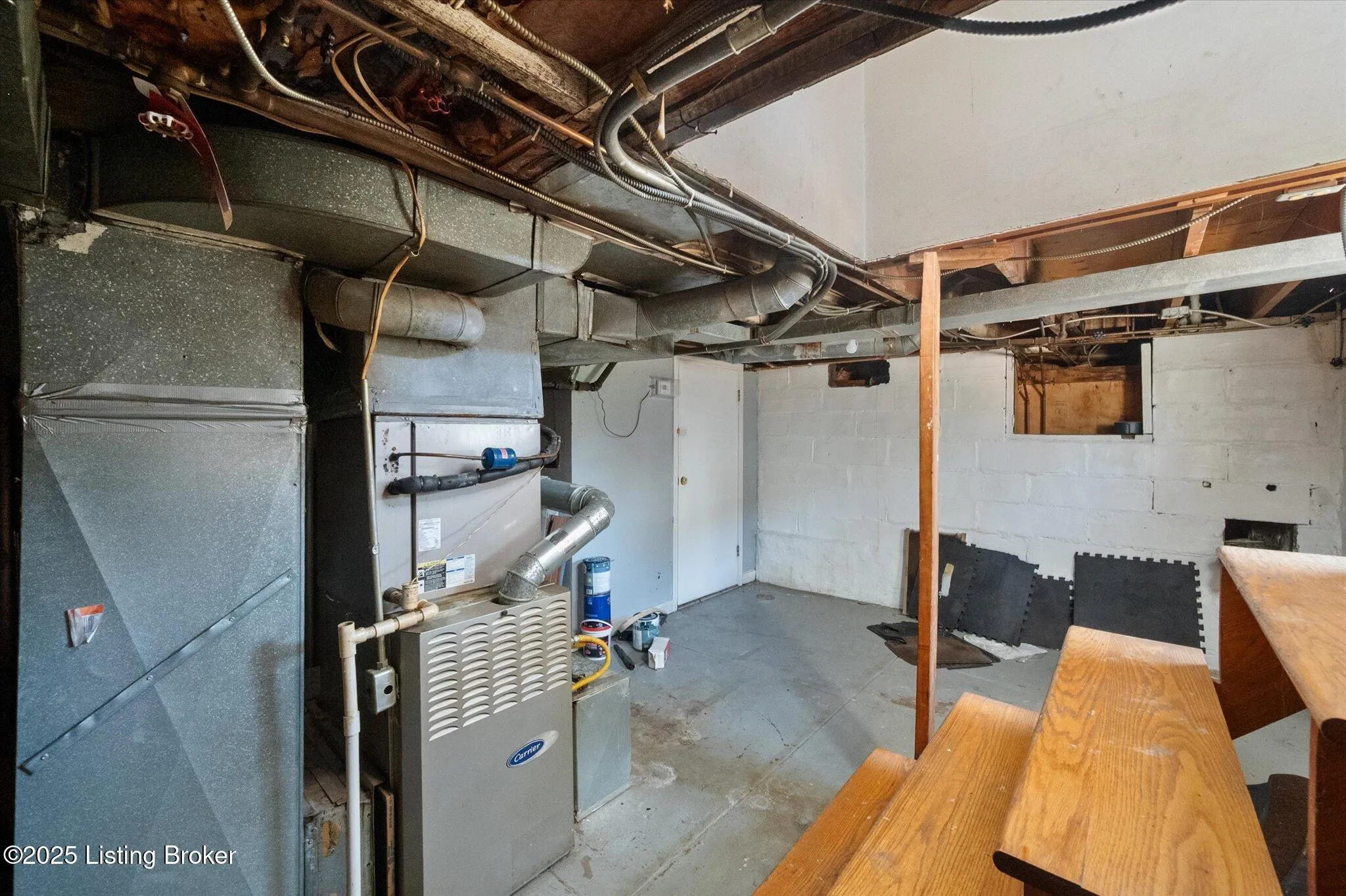 Louisville, Kentucky 40214, United States, 8 Bedrooms Bedrooms, ,5 BathroomsBathrooms,Residential,Active,217502