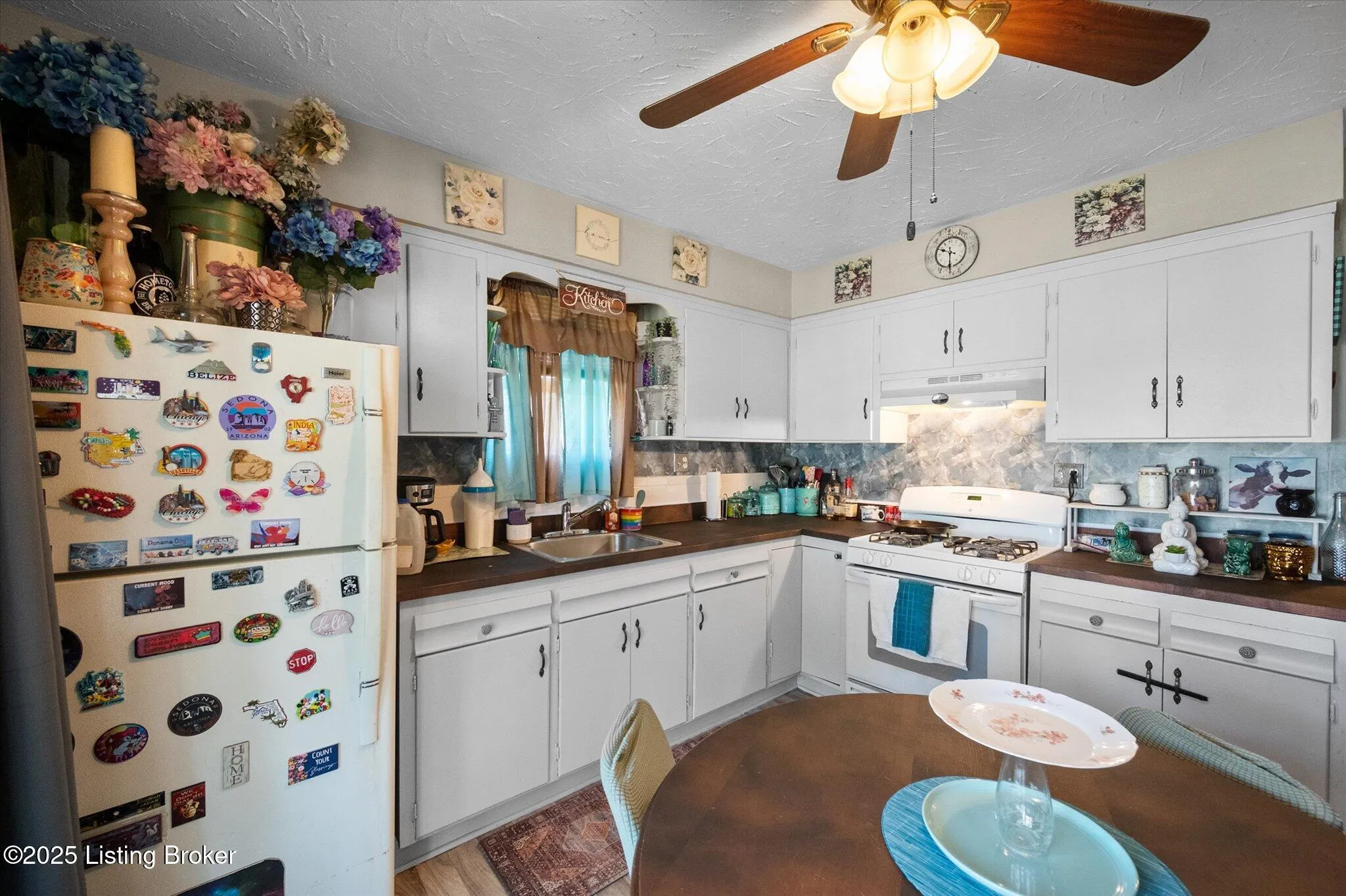 Louisville, Kentucky 40214, United States, 8 Bedrooms Bedrooms, ,5 BathroomsBathrooms,Residential,Active,217502