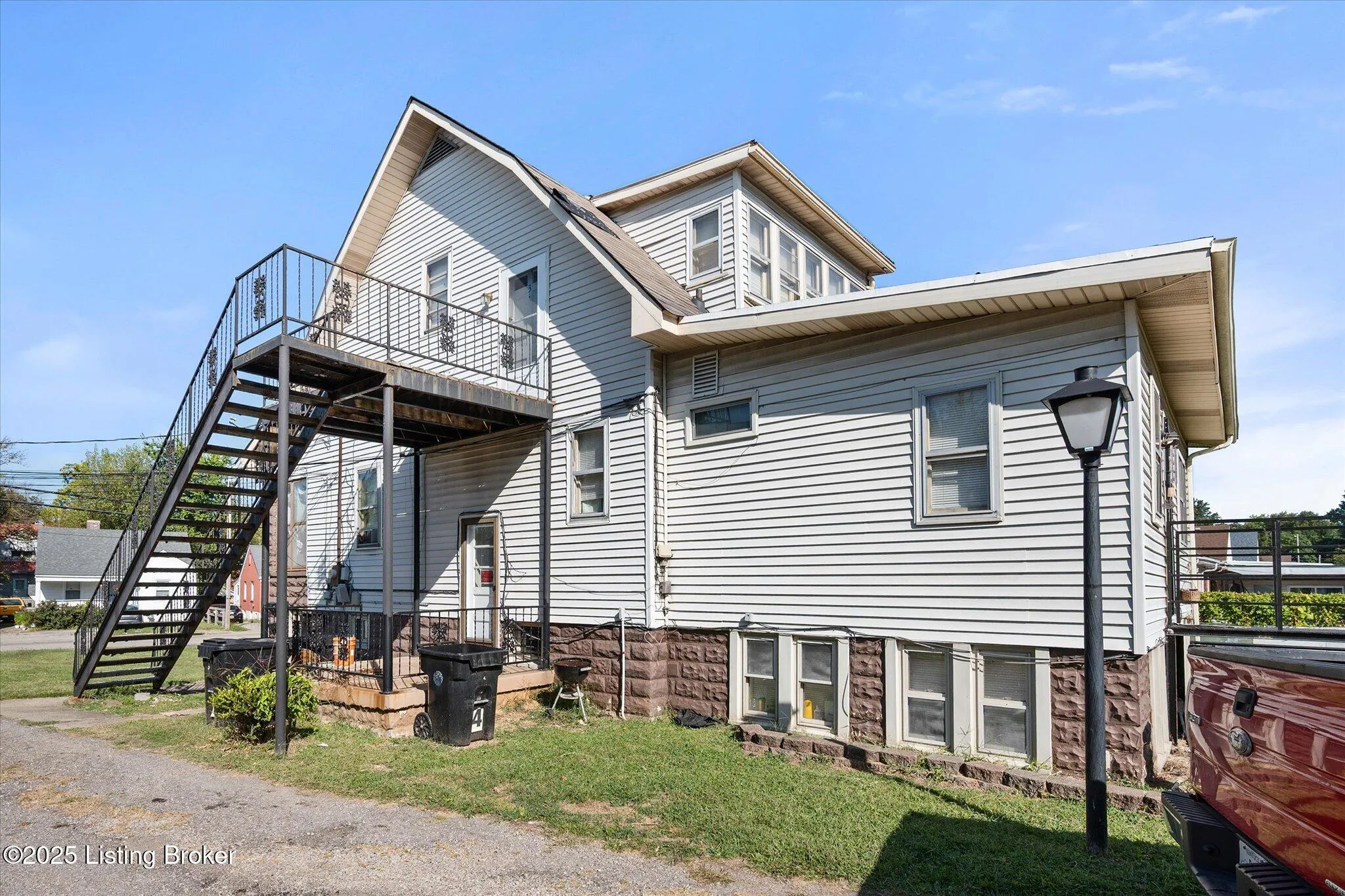 Louisville, Kentucky 40214, United States, 8 Bedrooms Bedrooms, ,5 BathroomsBathrooms,Residential,Active,217502