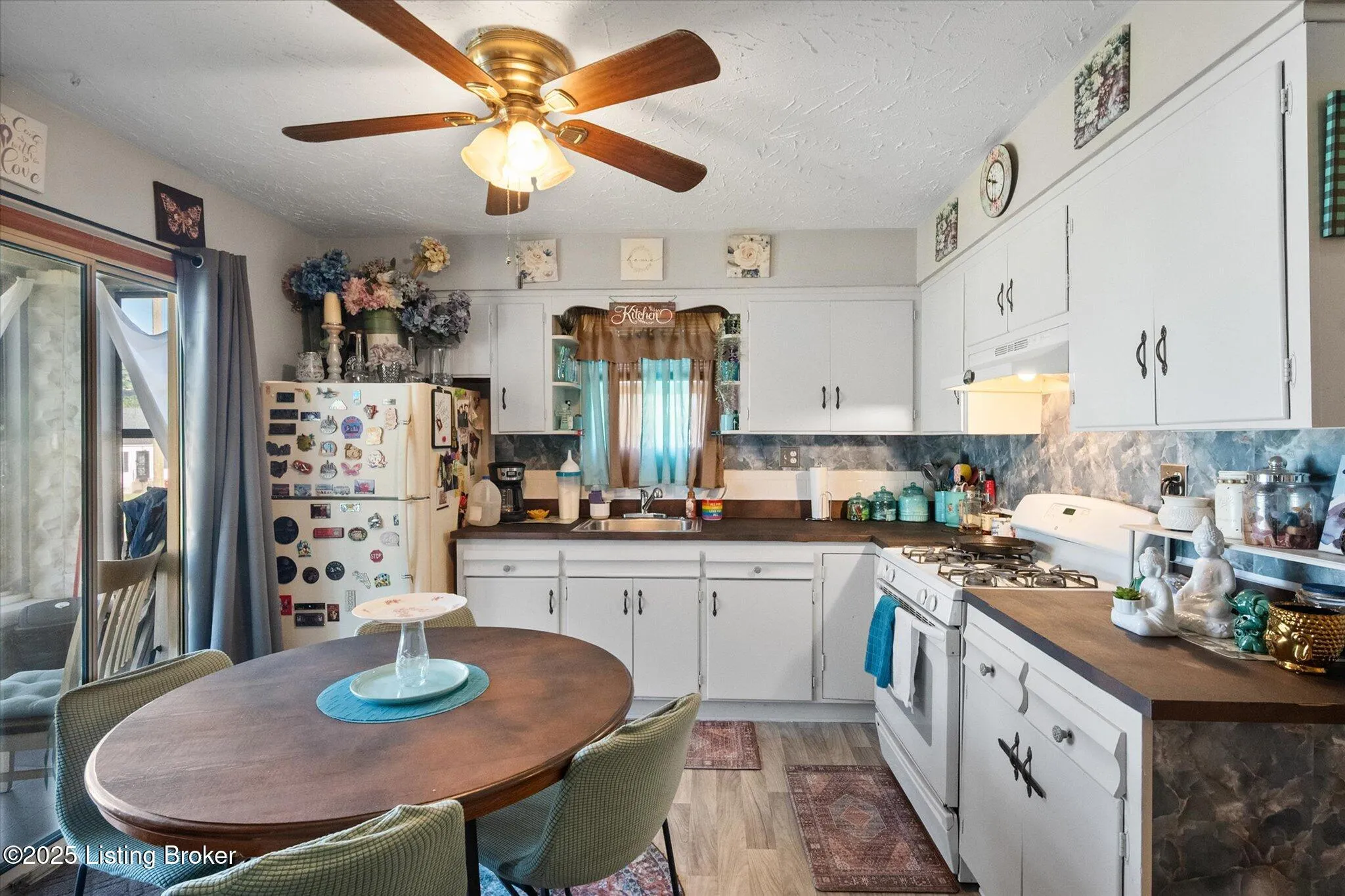 Louisville, Kentucky 40214, United States, 8 Bedrooms Bedrooms, ,5 BathroomsBathrooms,Residential,Active,217502