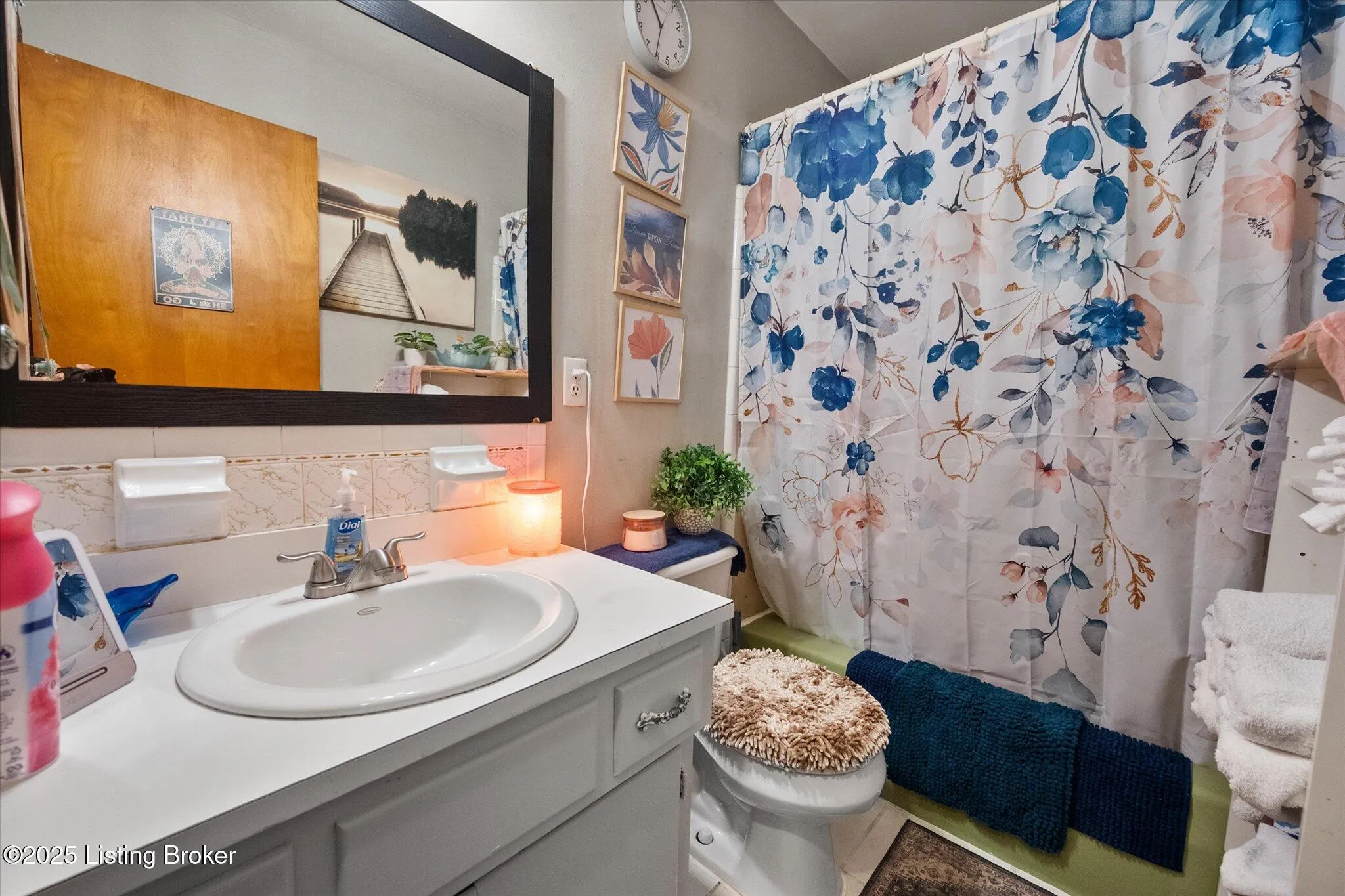 Louisville, Kentucky 40214, United States, 8 Bedrooms Bedrooms, ,5 BathroomsBathrooms,Residential,Active,217502