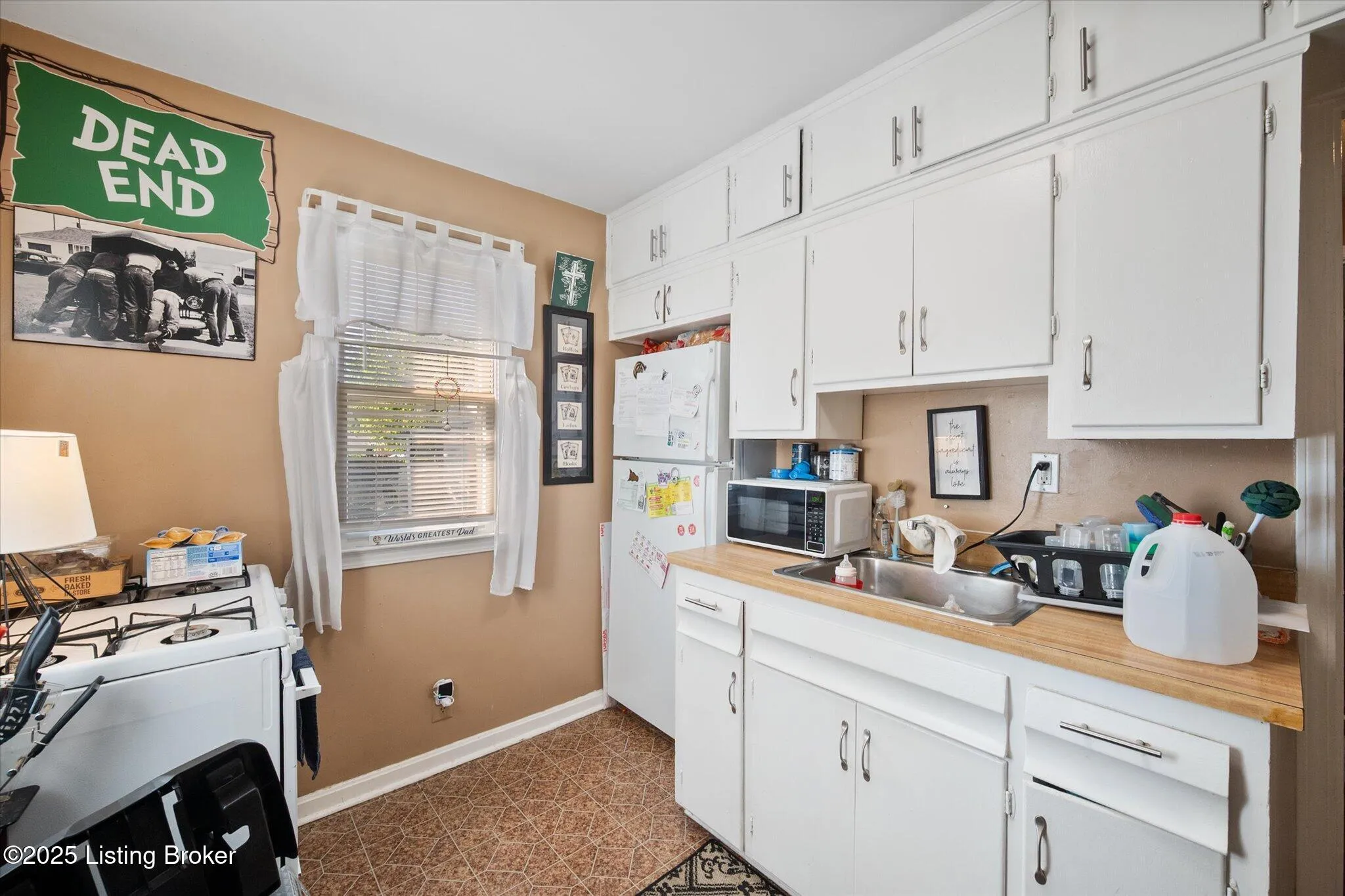 Louisville, Kentucky 40214, United States, 8 Bedrooms Bedrooms, ,5 BathroomsBathrooms,Residential,Active,217502