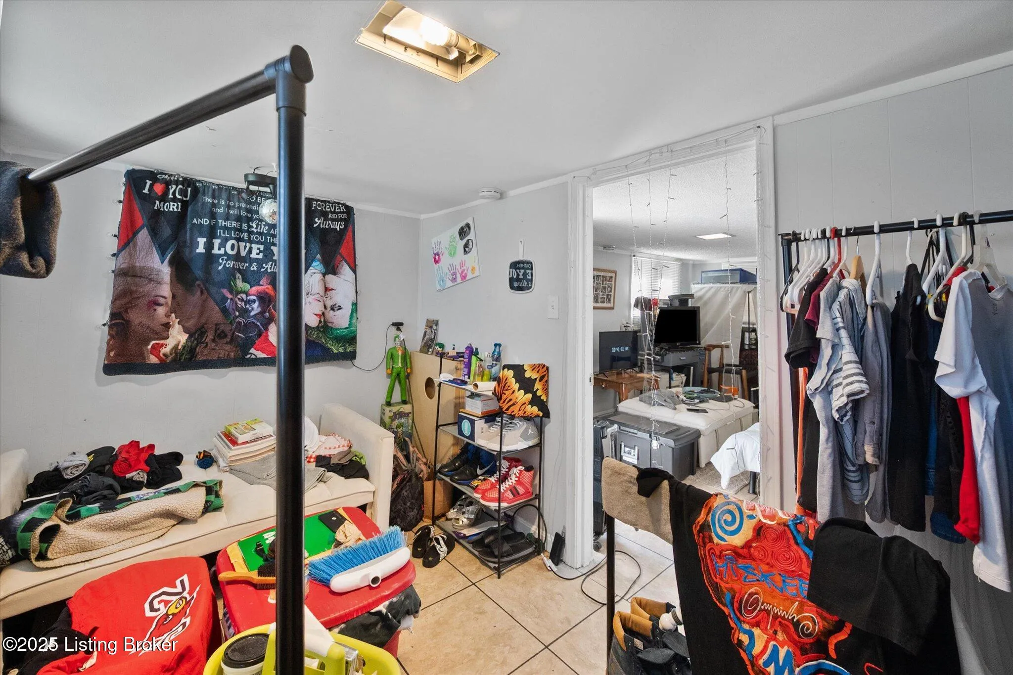 Louisville, Kentucky 40214, United States, 8 Bedrooms Bedrooms, ,5 BathroomsBathrooms,Residential,Active,217502