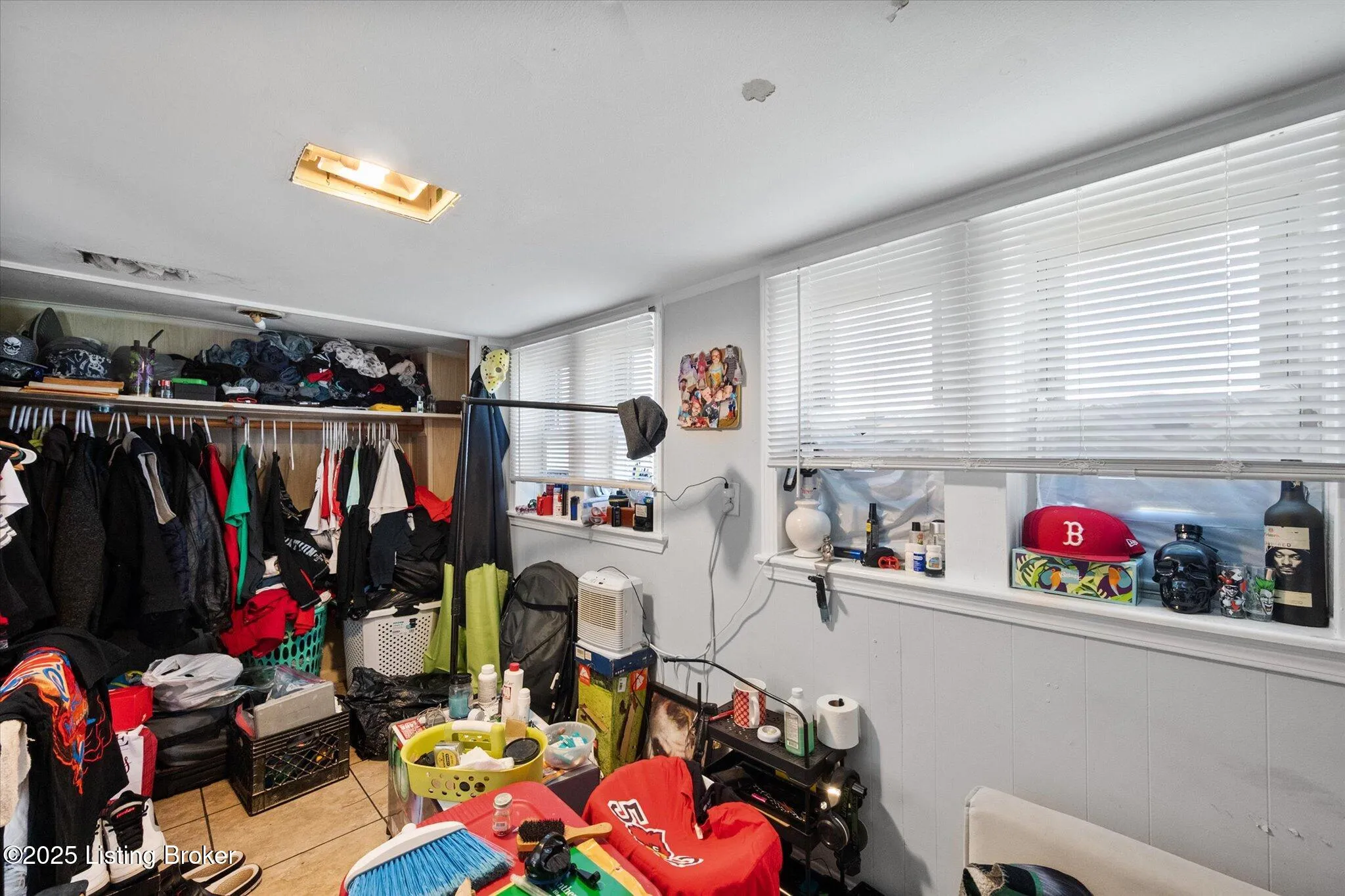 Louisville, Kentucky 40214, United States, 8 Bedrooms Bedrooms, ,5 BathroomsBathrooms,Residential,Active,217502