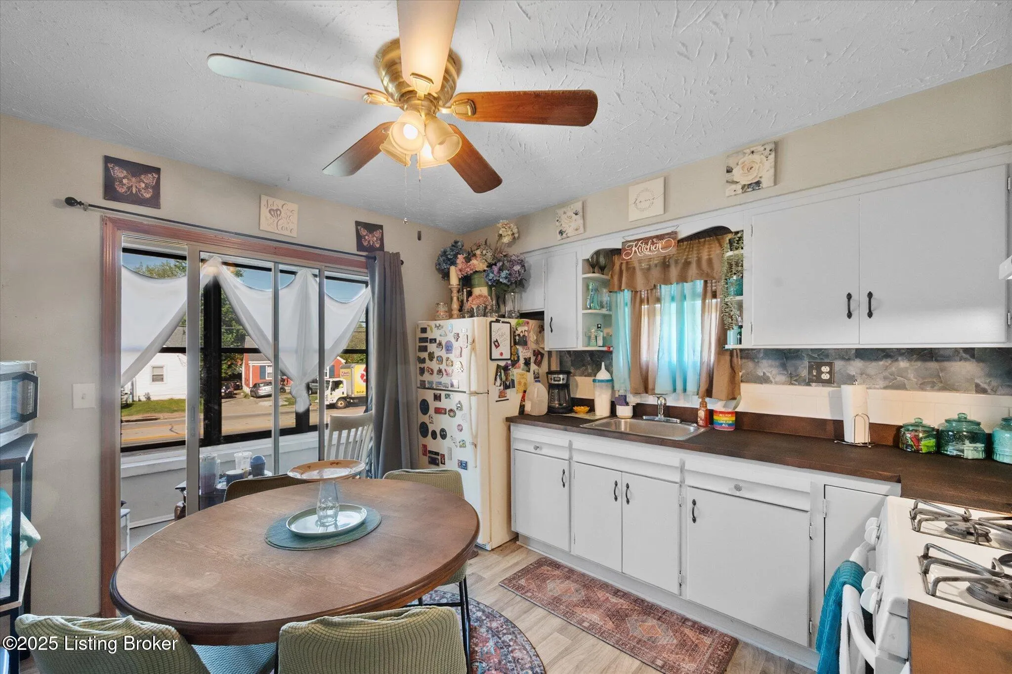 Louisville, Kentucky 40214, United States, 8 Bedrooms Bedrooms, ,5 BathroomsBathrooms,Residential,Active,217502