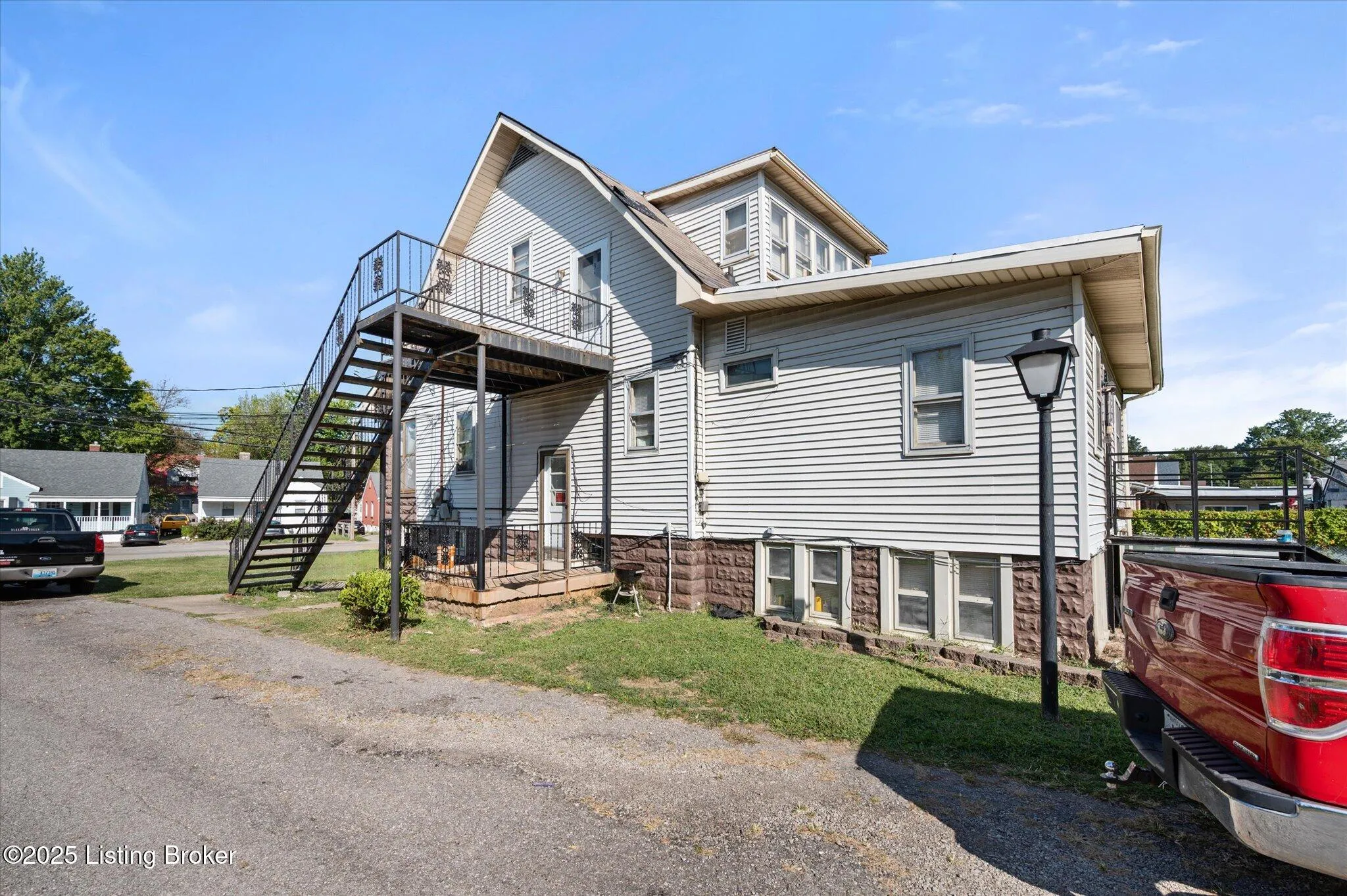 Louisville, Kentucky 40214, United States, 8 Bedrooms Bedrooms, ,5 BathroomsBathrooms,Residential,Active,217502