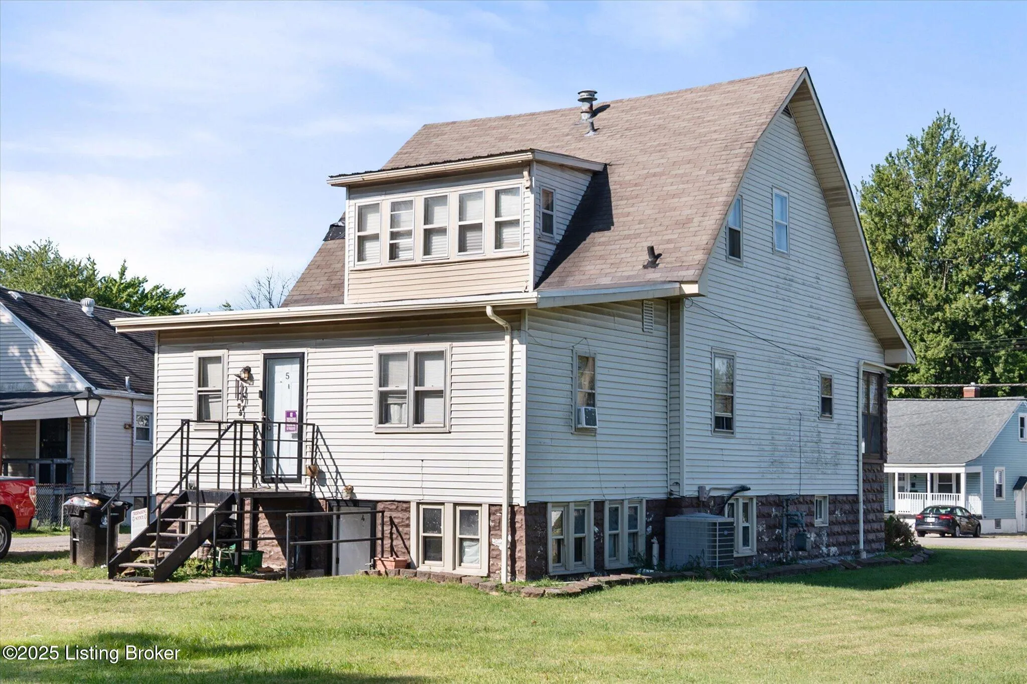 Louisville, Kentucky 40214, United States, 8 Bedrooms Bedrooms, ,5 BathroomsBathrooms,Residential,Active,217502