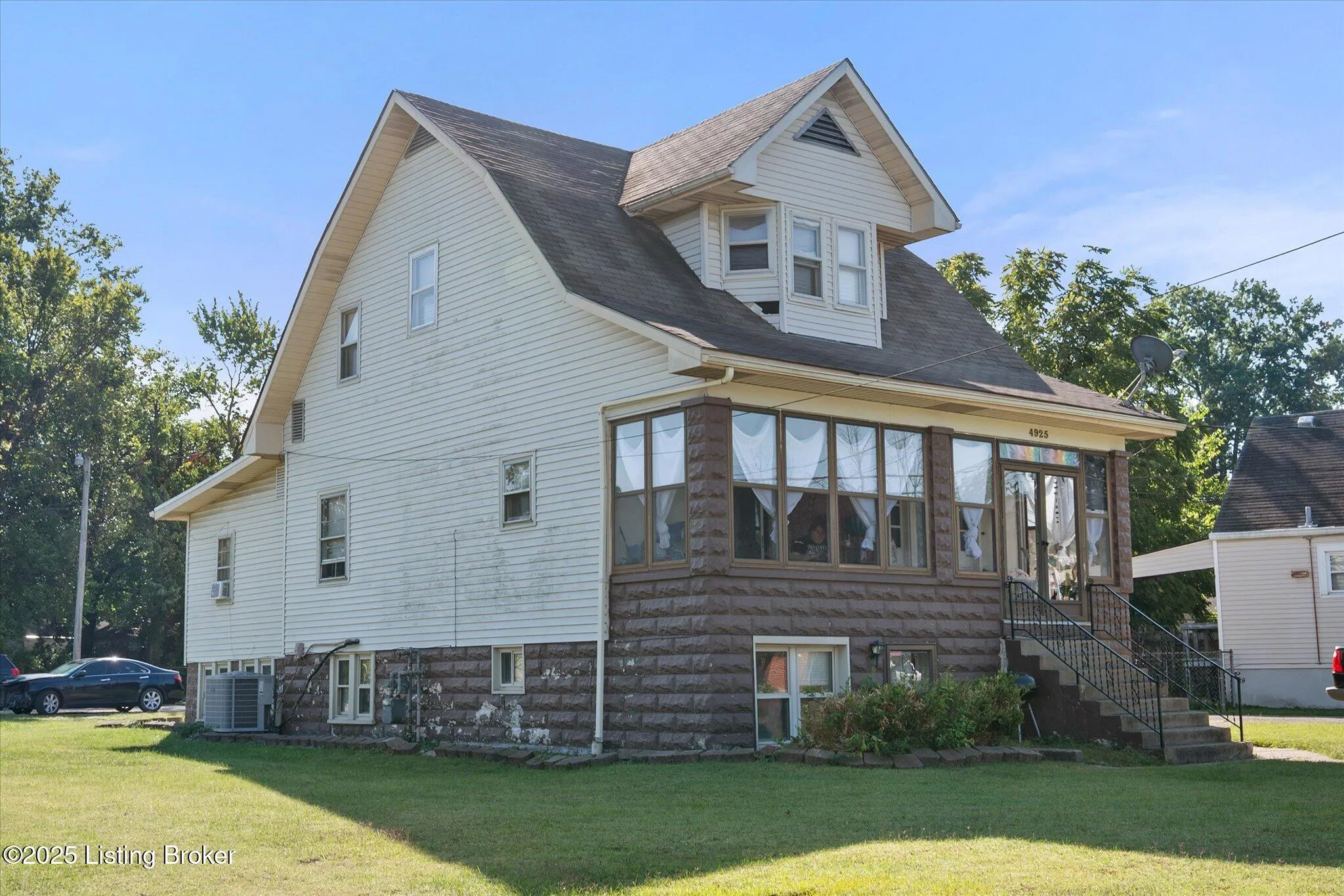 Louisville, Kentucky 40214, United States, 8 Bedrooms Bedrooms, ,5 BathroomsBathrooms,Residential,Active,217502