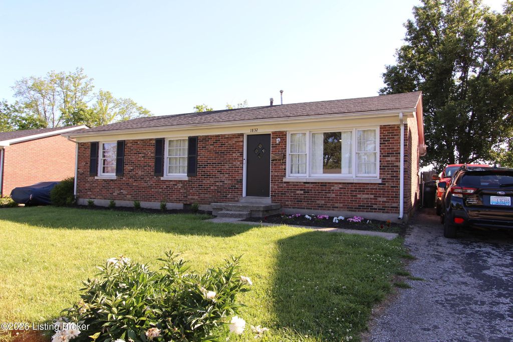 Photo of 1832 Raleigh Rd, Lexington, KY 40505 (MLS # 1717023)