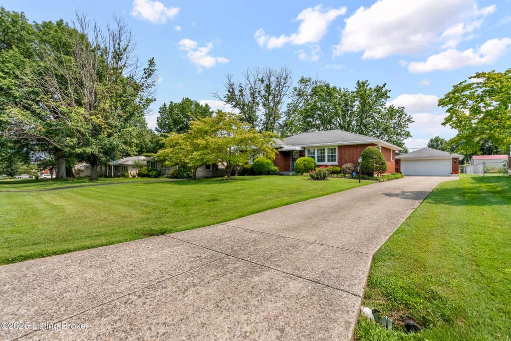 Photo of 8605 Smithton Rd, Louisville, KY 40219 (MLS # 1724791)