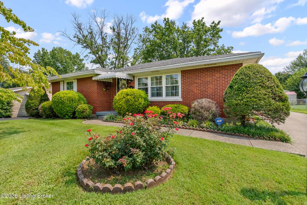 Photo of 8605 Smithton Rd, Louisville, KY 40219 (MLS # 1724791)
