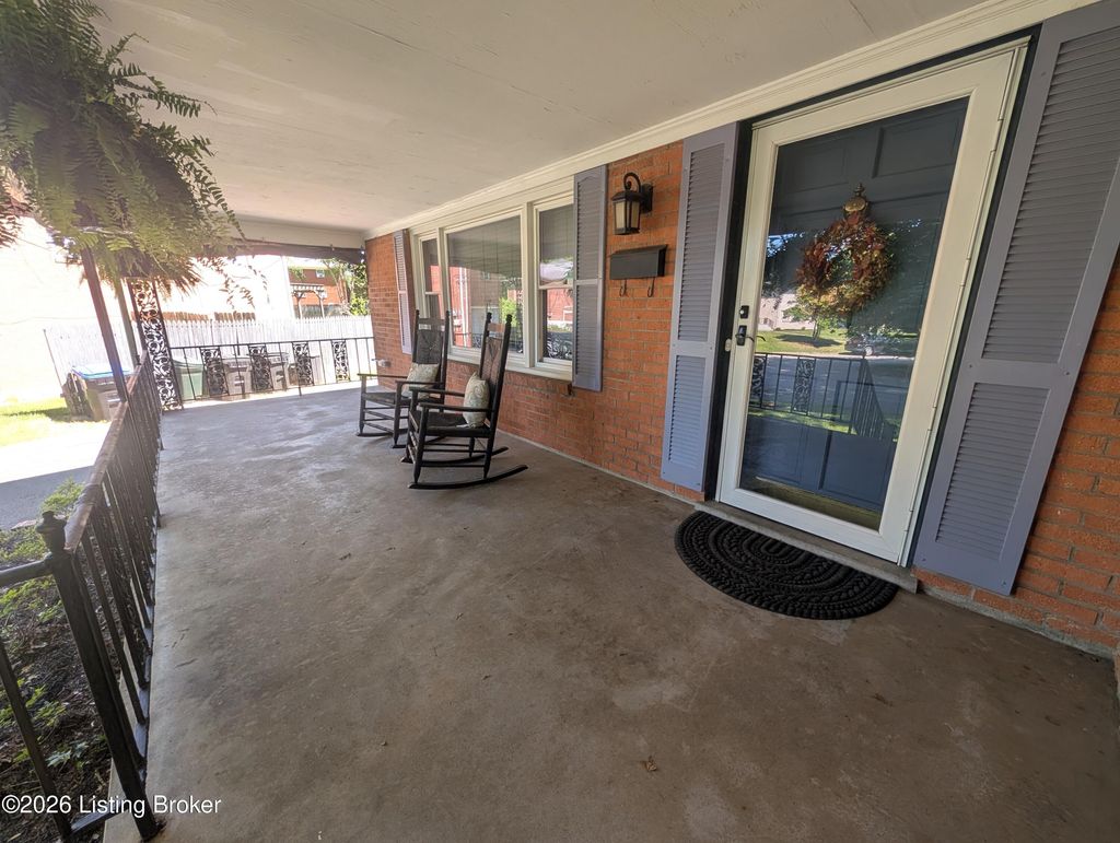 Photo of 4004 Hope Ct, Louisville, KY 40220 (MLS # 1717195)