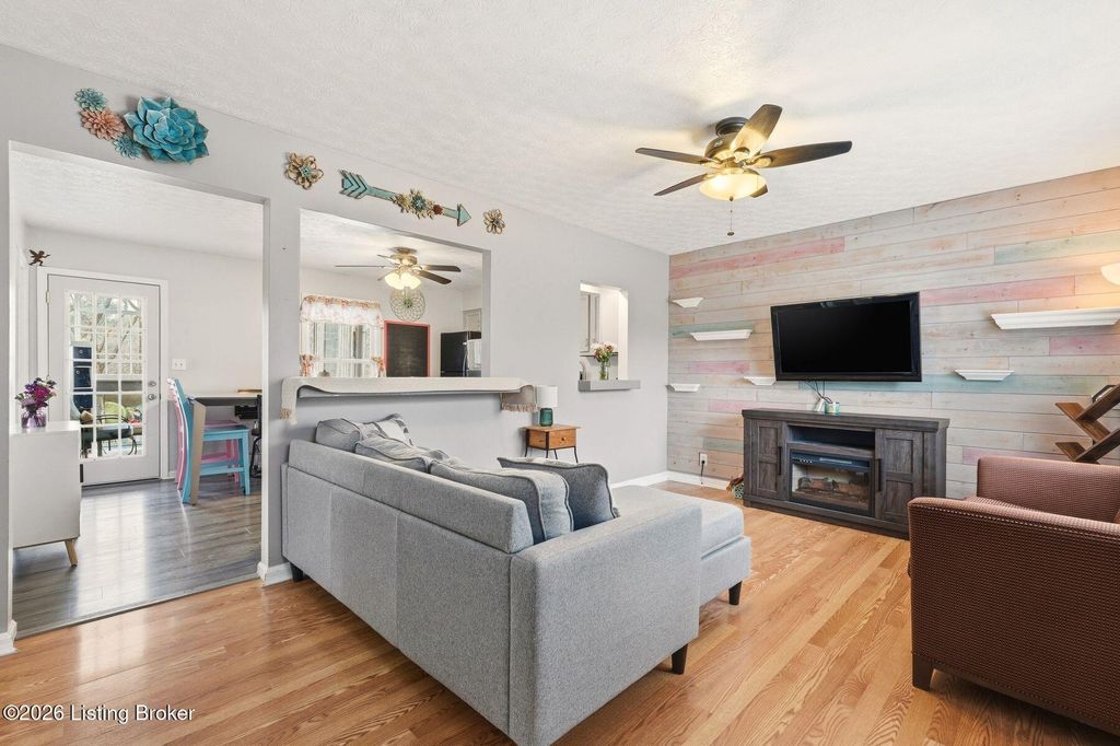 Photo of 3816 Wiano Dr, Crestwood, KY 40014 (MLS # 1709916)