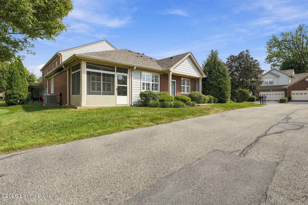 Photo of 4916 Merton Square, Louisville, KY 40241 (MLS # 1729375)