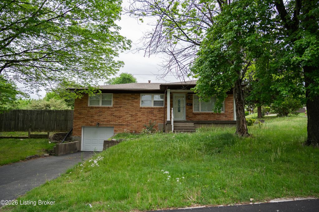 Photo of 4811 Lawrie Ln, Louisville, KY 40214 (MLS # 1714999)