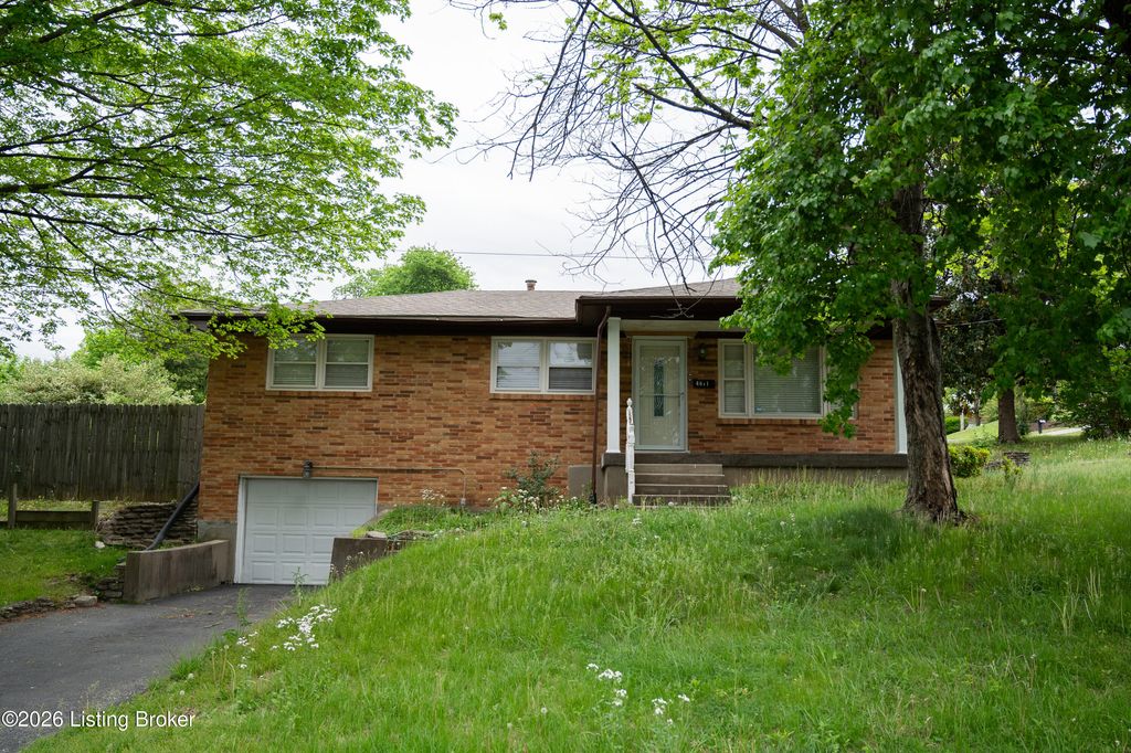 Photo of 4811 Lawrie Ln, Louisville, KY 40214 (MLS # 1714999)