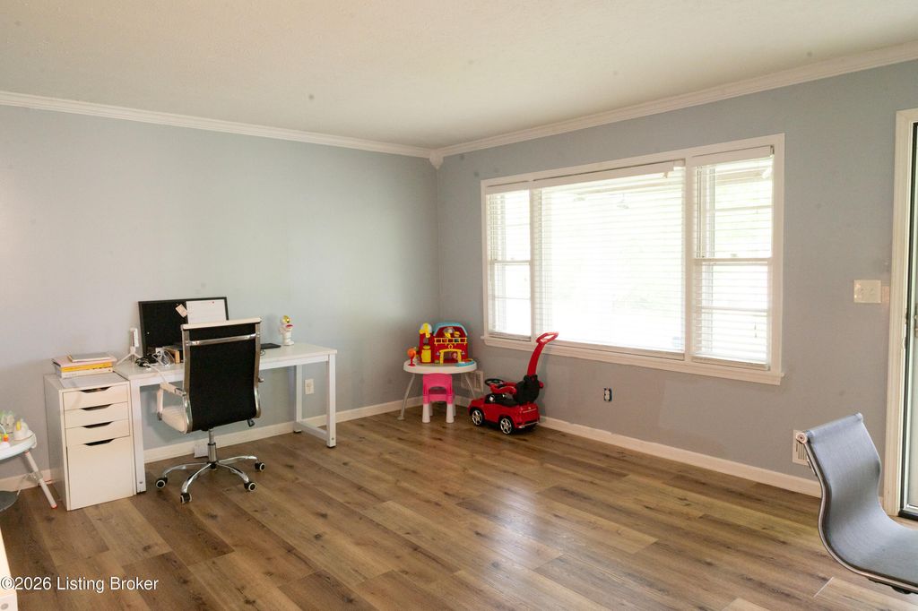 Photo of 4811 Lawrie Ln, Louisville, KY 40214 (MLS # 1714999)