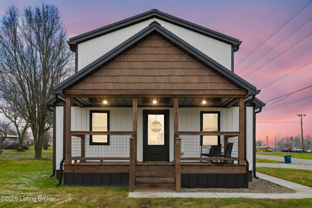 Photo of 216 Millerstown St, Clarkson, KY 42726 (MLS # 1705209)