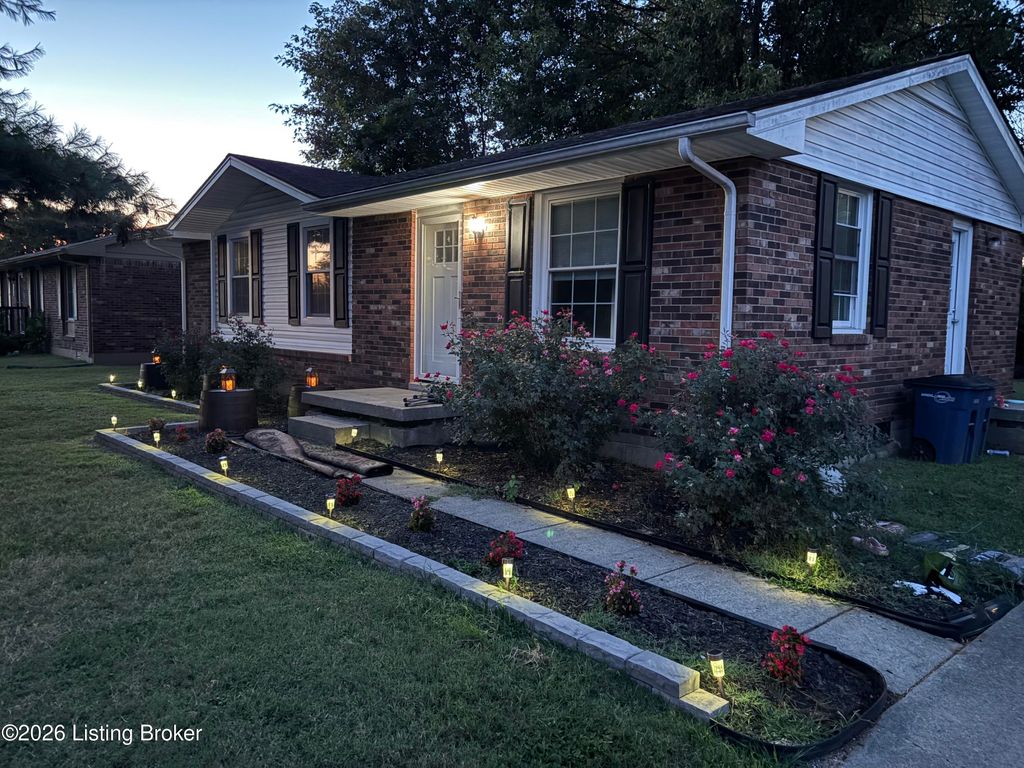 Photo of 132 Fern Lea Cir, Bardstown, KY 40004 (MLS # 1715020)