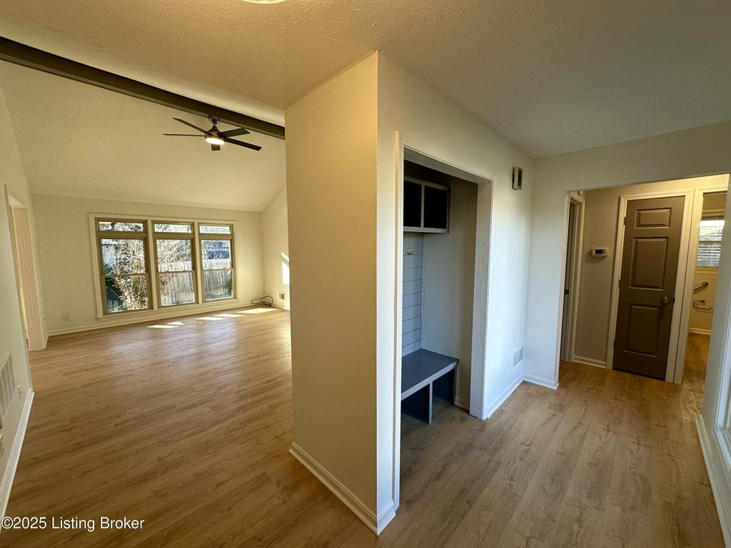 Photo of 8806 Tranquil Valley Ln, Jeffersontown, KY 40299 (MLS # 1705684)