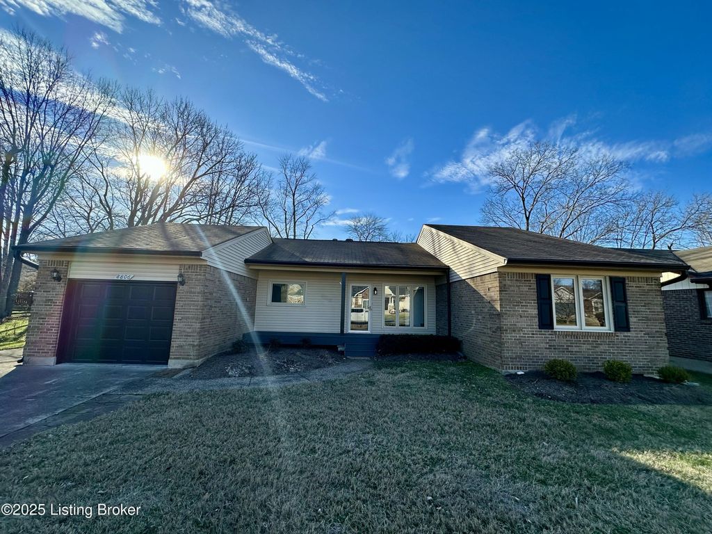 Photo of 8806 Tranquil Valley Ln, Jeffersontown, KY 40299 (MLS # 1705684)