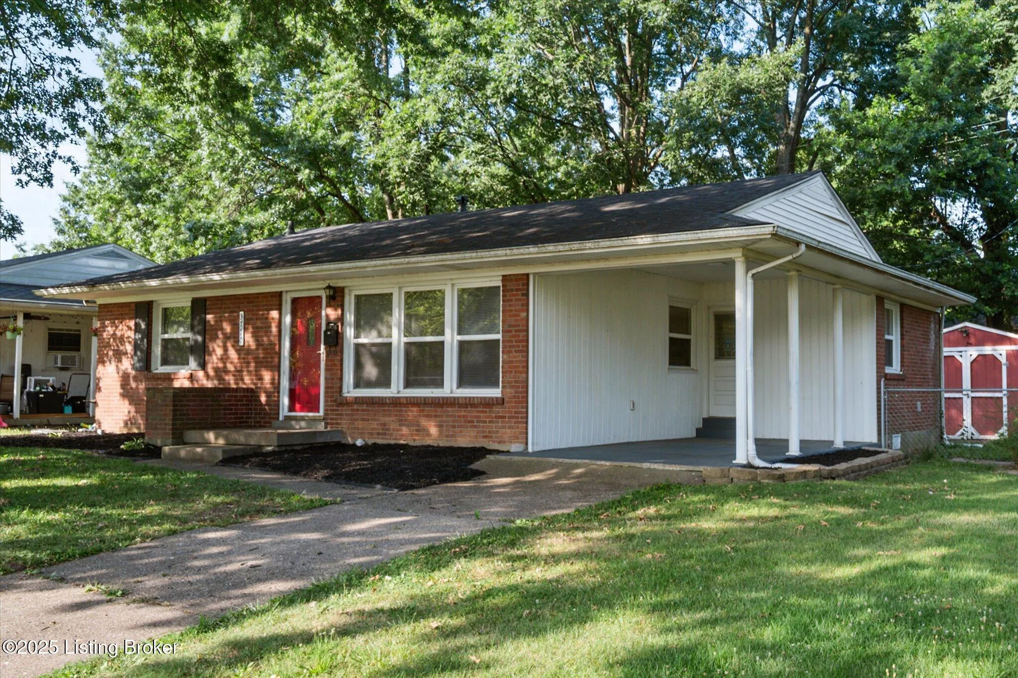 Louisville, Kentucky 40218, United States, 3 Bedrooms Bedrooms, ,1 BathroomBathrooms,Residential,Pending,167469