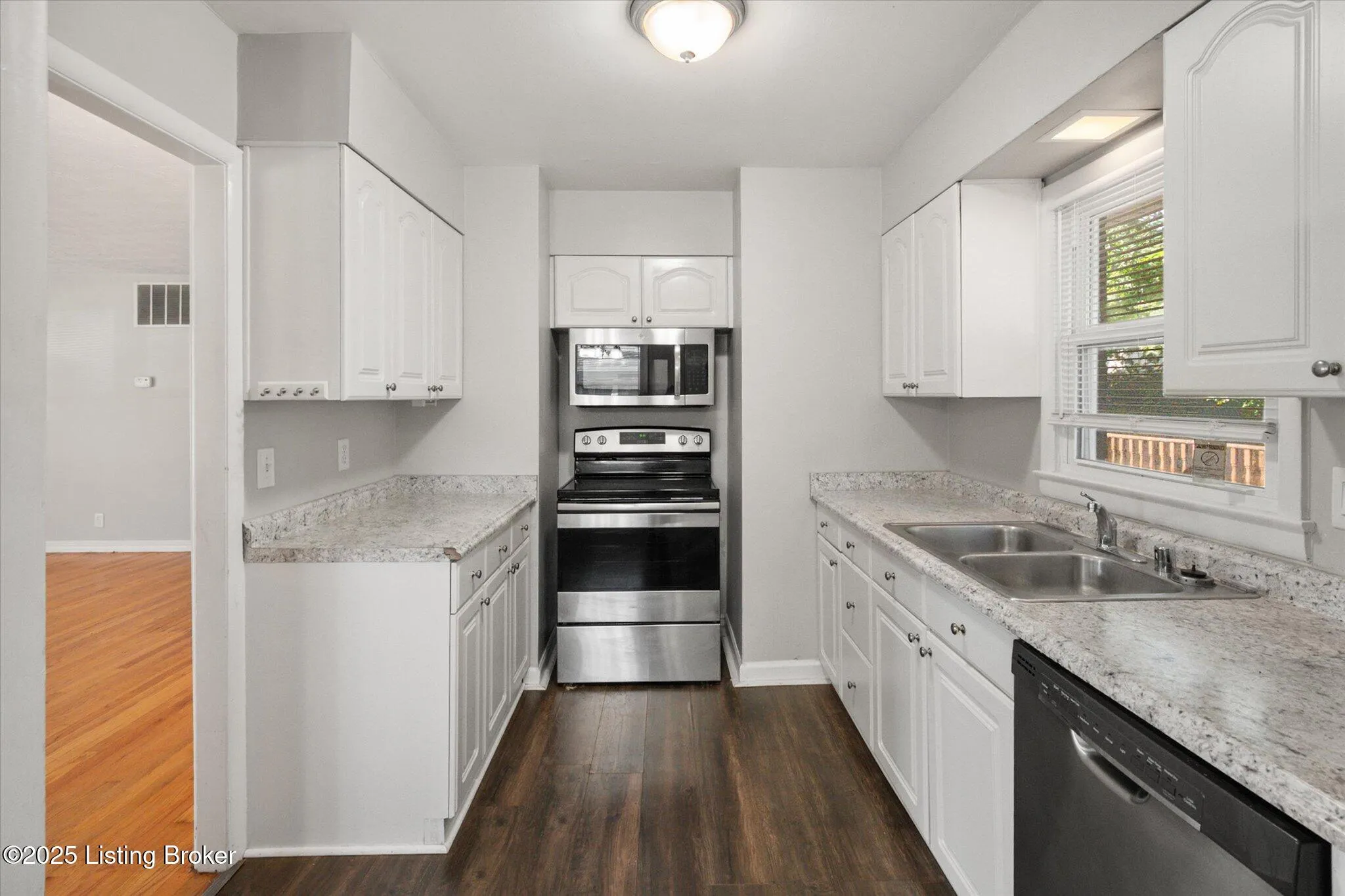 Louisville, Kentucky 40218, United States, 3 Bedrooms Bedrooms, ,1 BathroomBathrooms,Residential,Pending,167469