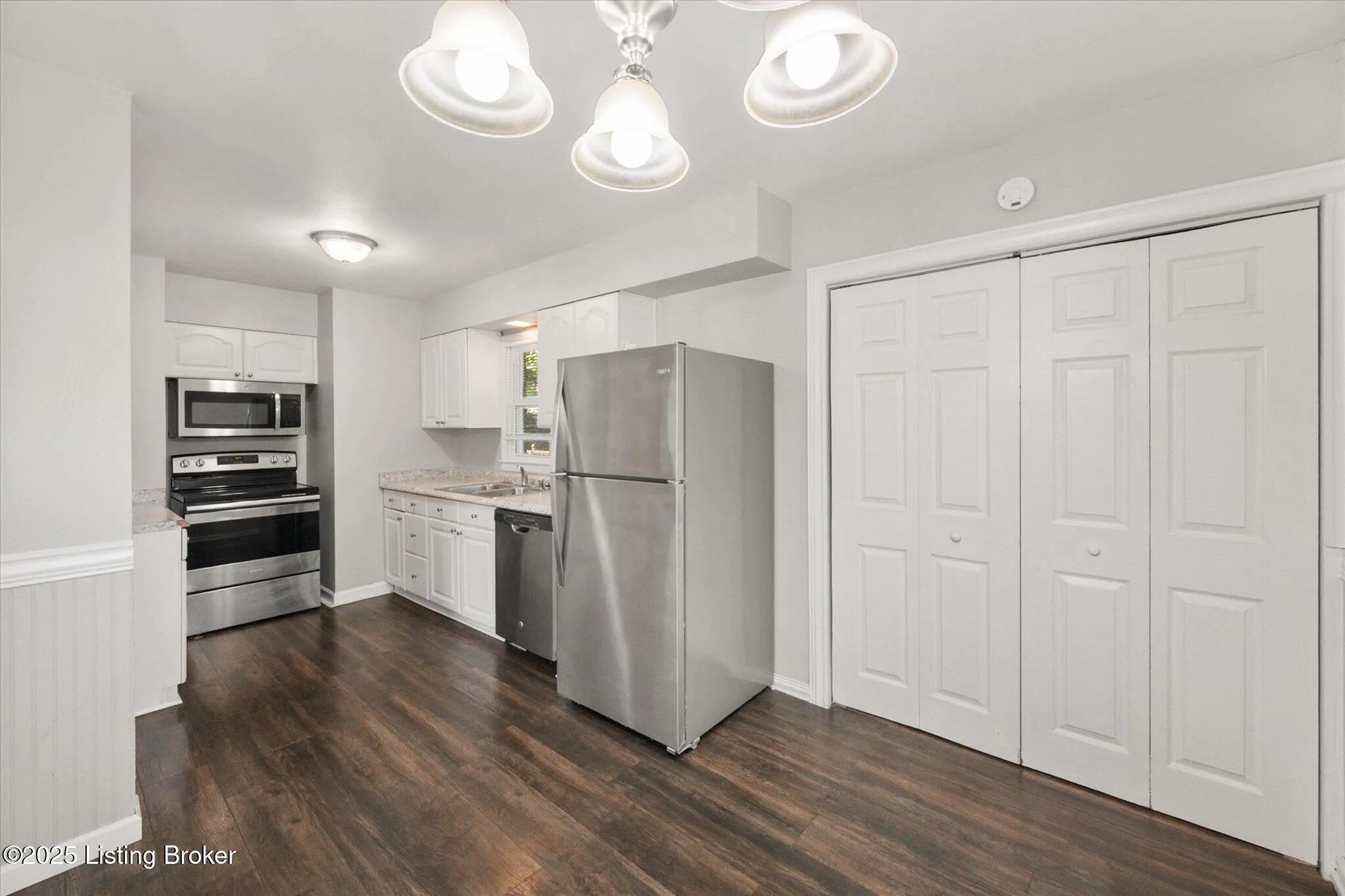 Louisville, Kentucky 40218, United States, 3 Bedrooms Bedrooms, ,1 BathroomBathrooms,Residential,Pending,167469