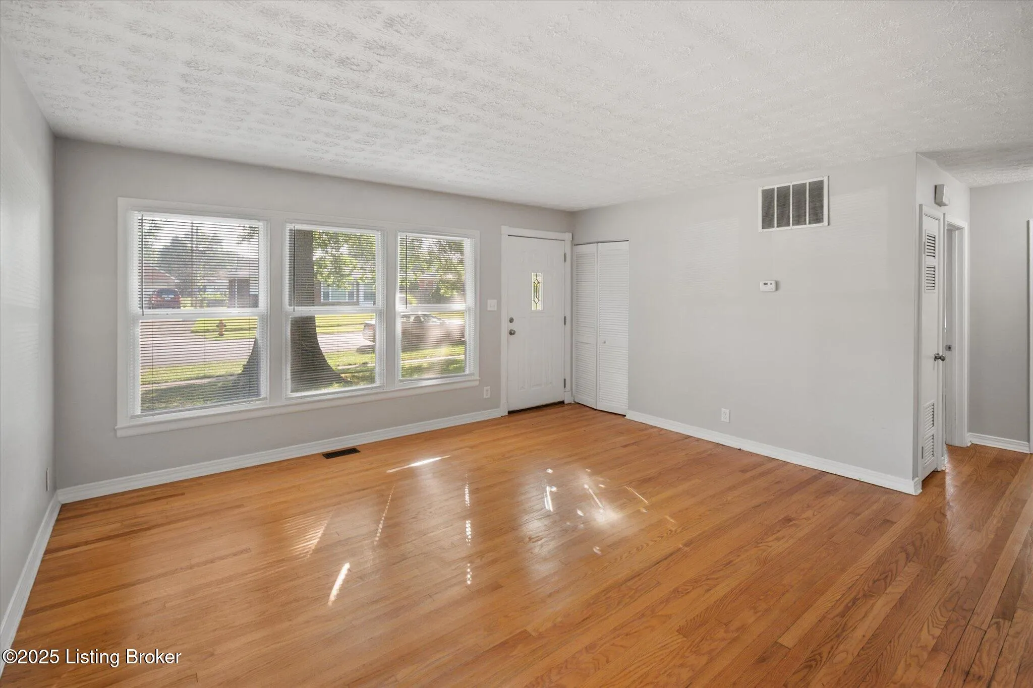 Louisville, Kentucky 40218, United States, 3 Bedrooms Bedrooms, ,1 BathroomBathrooms,Residential,Pending,167469