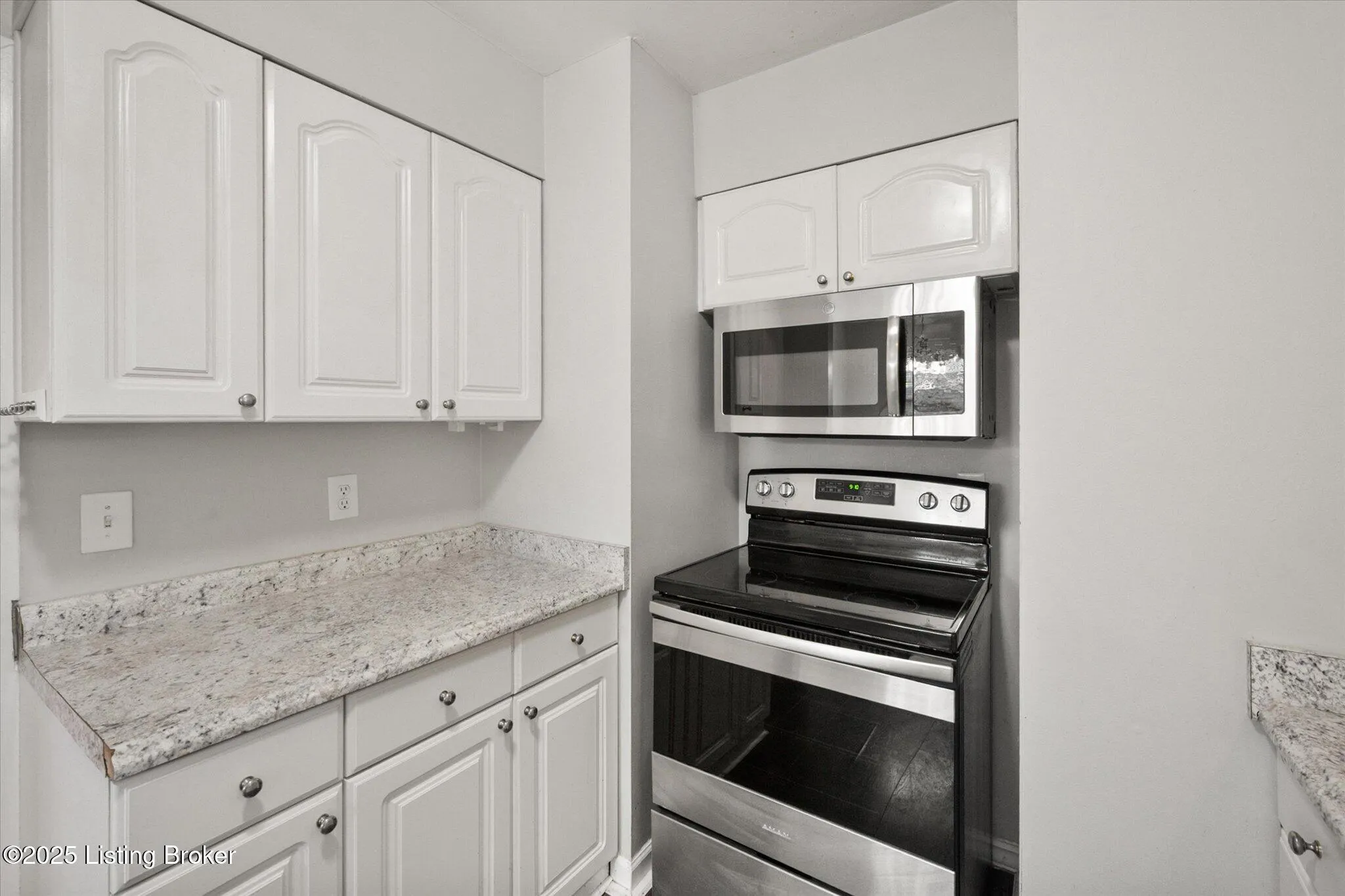 Louisville, Kentucky 40218, United States, 3 Bedrooms Bedrooms, ,1 BathroomBathrooms,Residential,Pending,167469