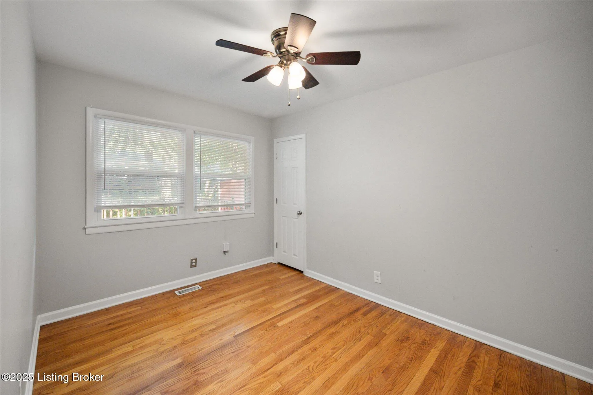 Louisville, Kentucky 40218, United States, 3 Bedrooms Bedrooms, ,1 BathroomBathrooms,Residential,Pending,167469