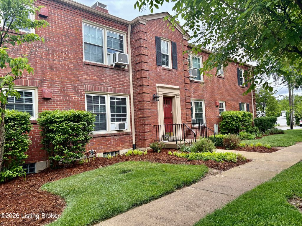 Photo of 2640 Landor Ave #UNIT 5A, Louisville, KY 40205 (MLS # 1716072)