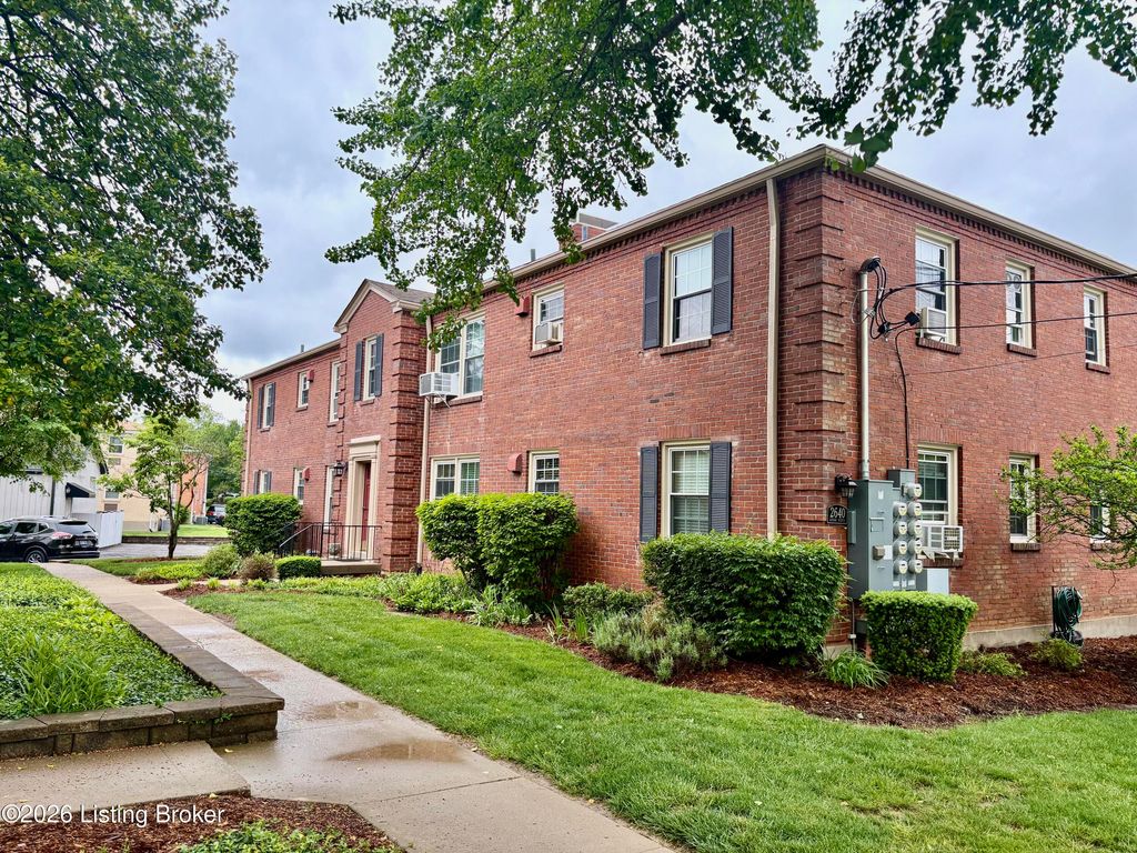 Photo of 2640 Landor Ave #UNIT 5A, Louisville, KY 40205 (MLS # 1716072)