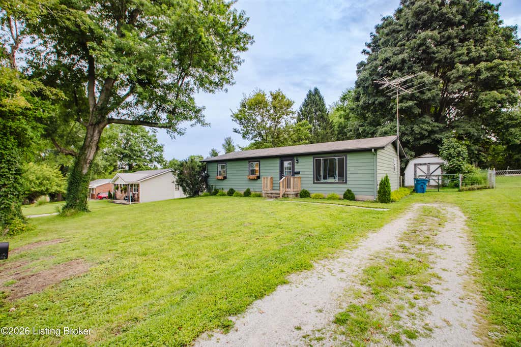 Photo of 1418 Cross Keys Rd, Shelbyville, KY 40065 (MLS # 1727080)