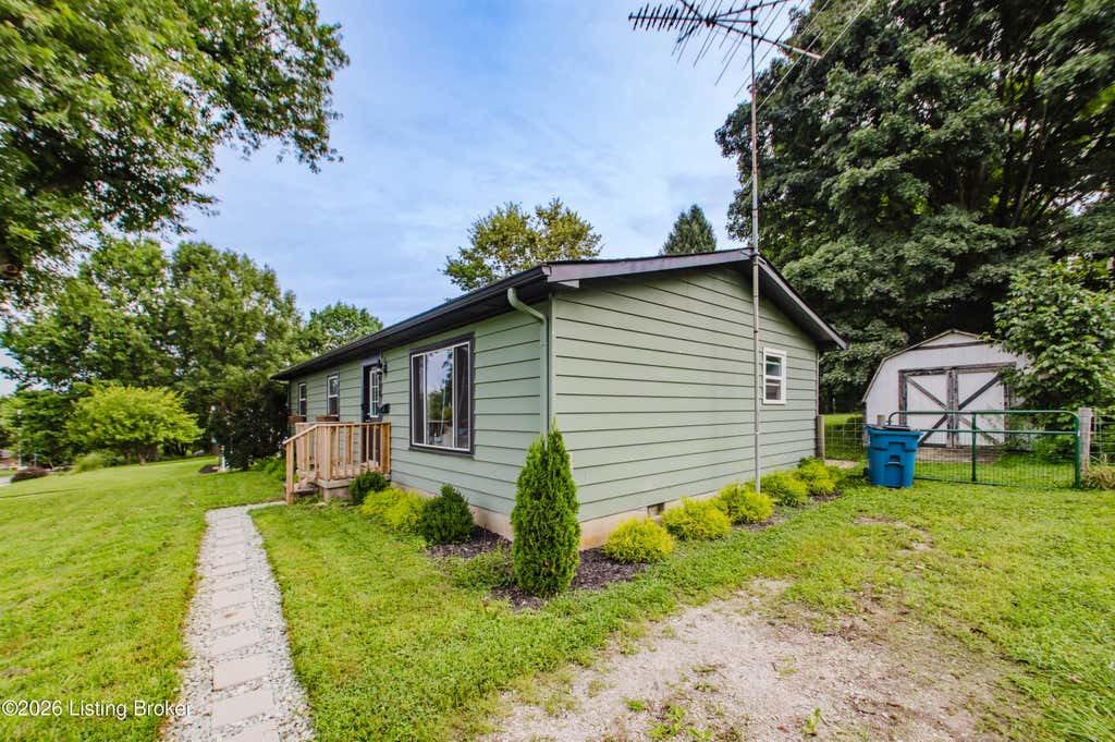 Photo of 1418 Cross Keys Rd, Shelbyville, KY 40065 (MLS # 1727080)